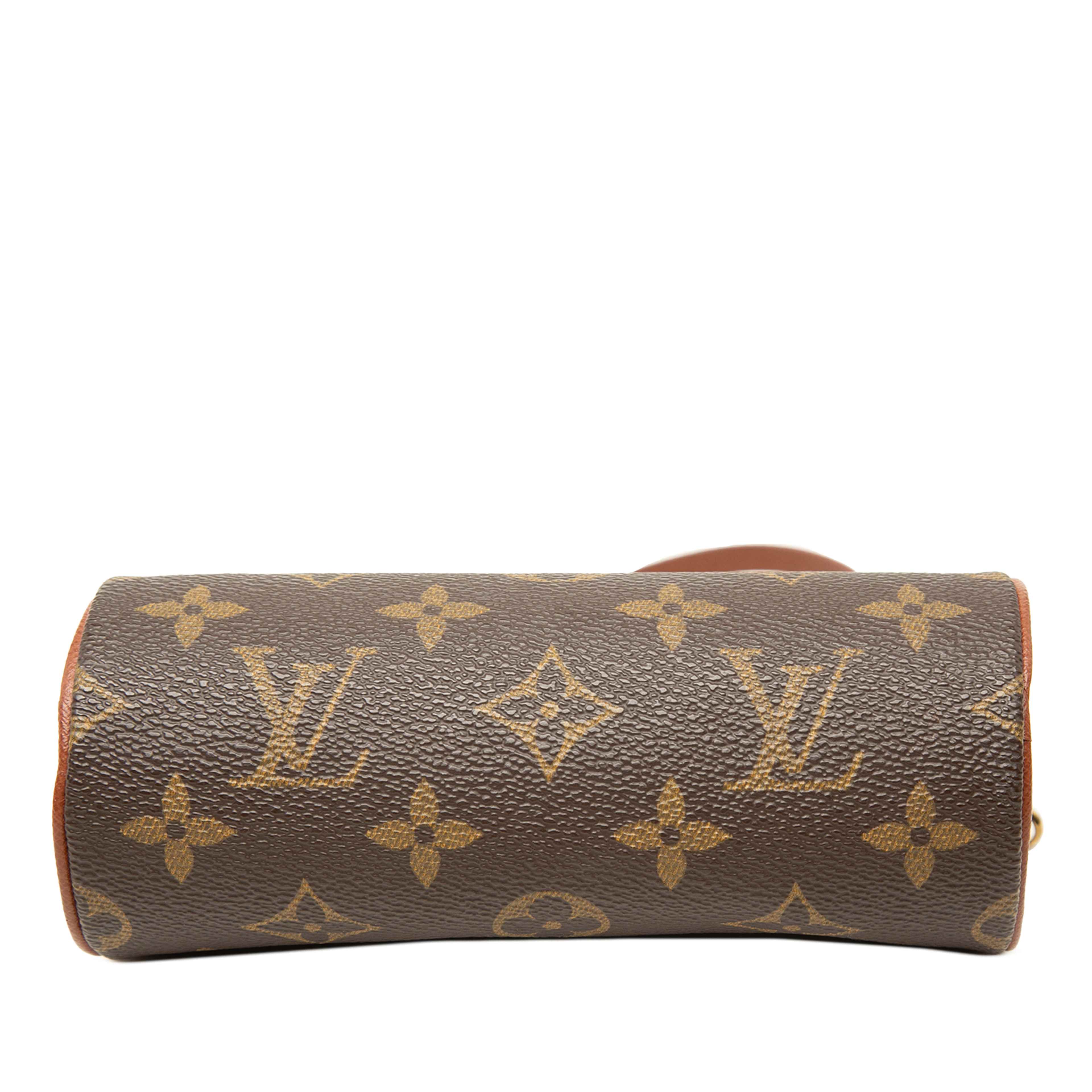 Louis Vuitton Monogram Papillon Pochette, från Luxclusif, i färgen brun. Klicka för att öppna bilden i stort format