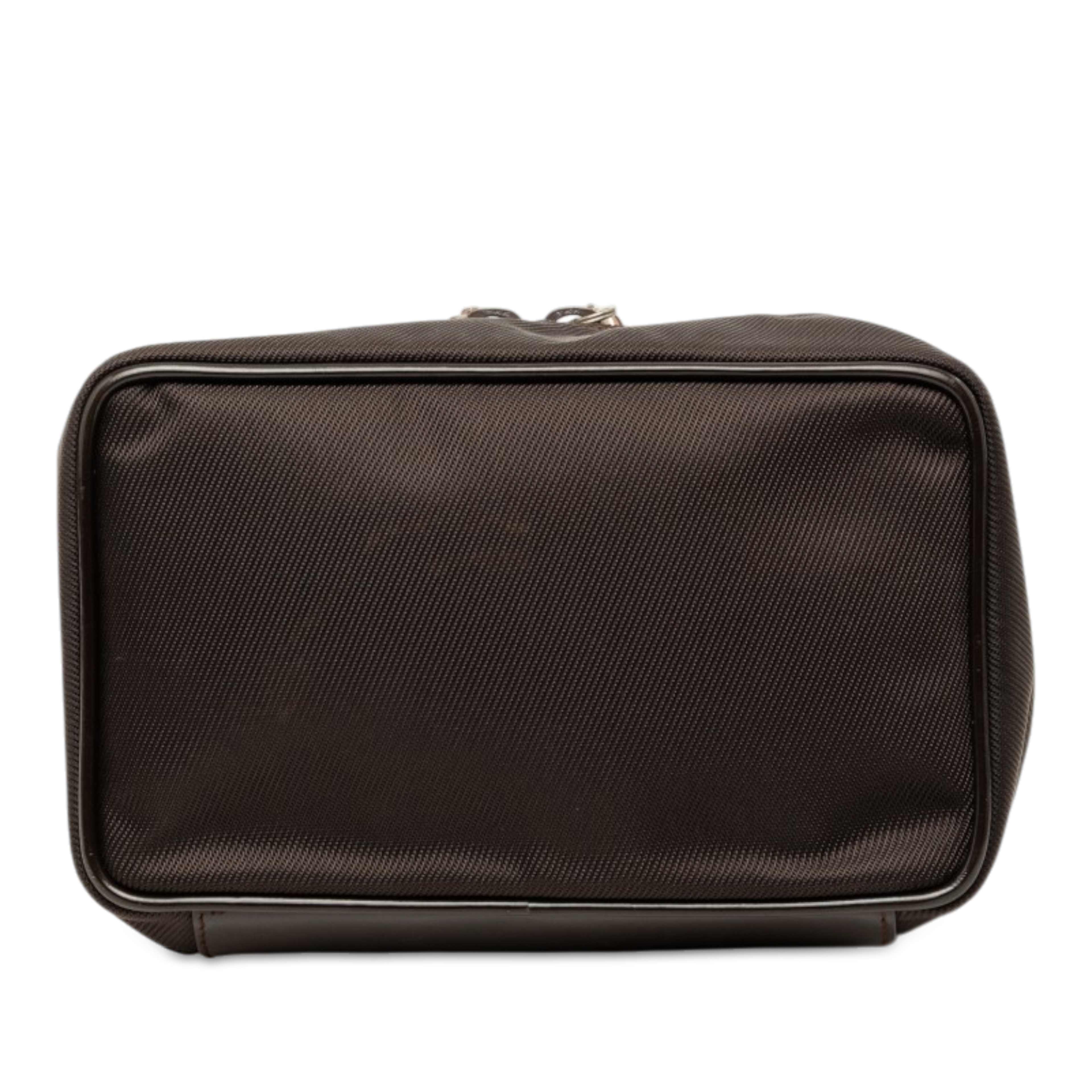 Gucci Nylon Bamboo Vanity Bag, från Luxclusif, i färgen brun. Klicka för att öppna bilden i stort format