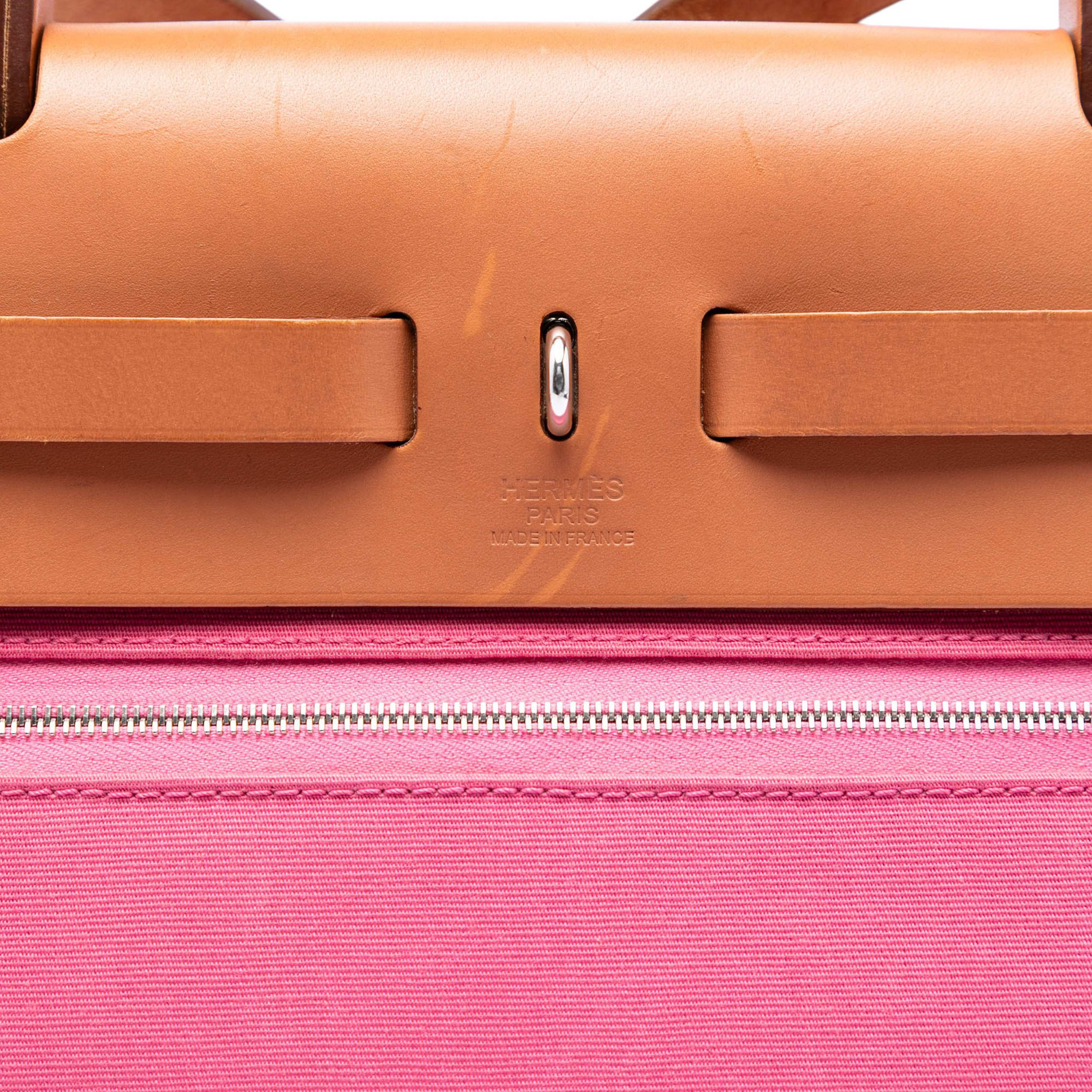 Hermès Toile Herbag Zip 31, från Luxclusif, i färgen pink. Klicka för att öppna bilden i stort format