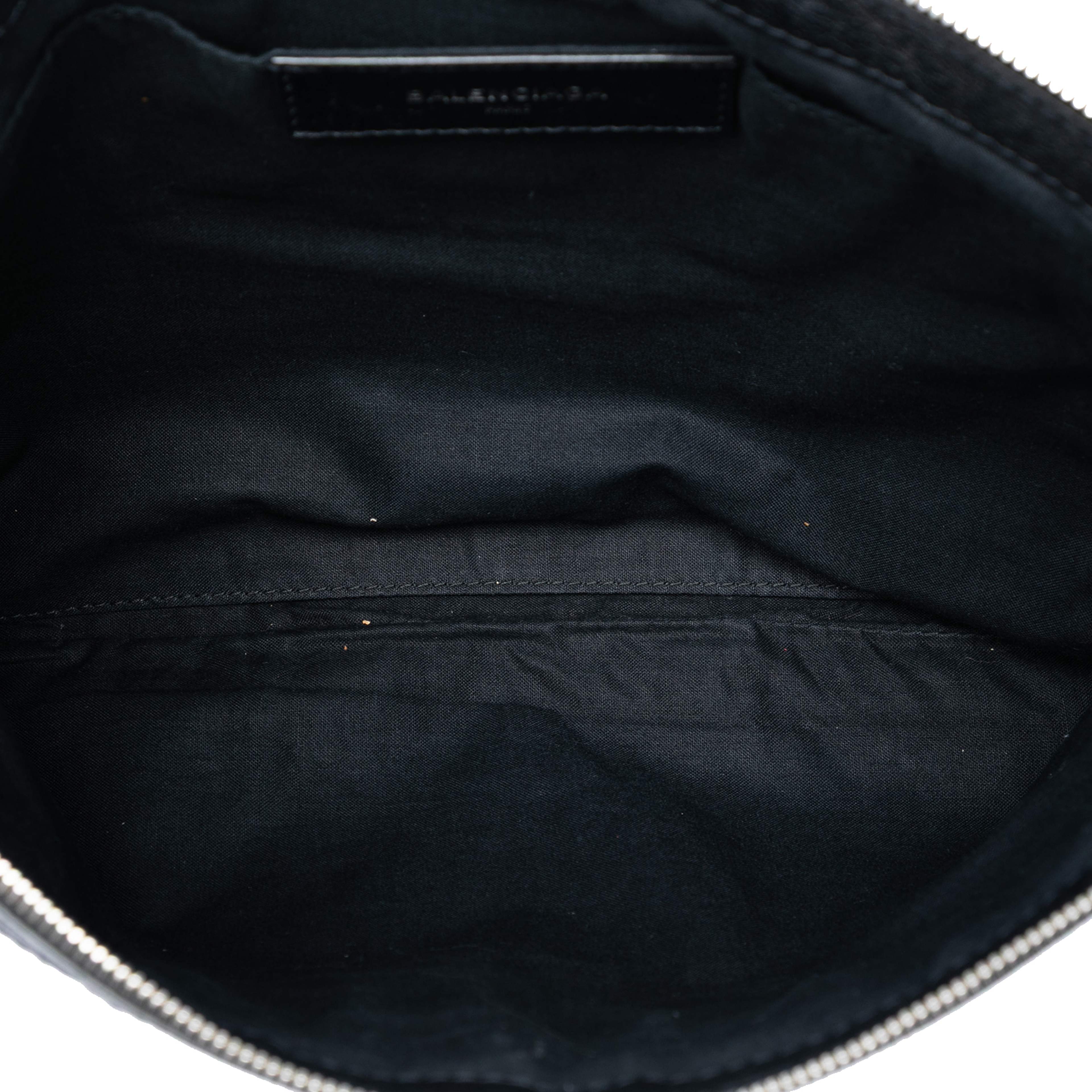 Balenciaga Lambskin Motocross Classic Clip L Clutch, från Luxclusif, i färgen black. Klicka för att öppna bilden i stort format