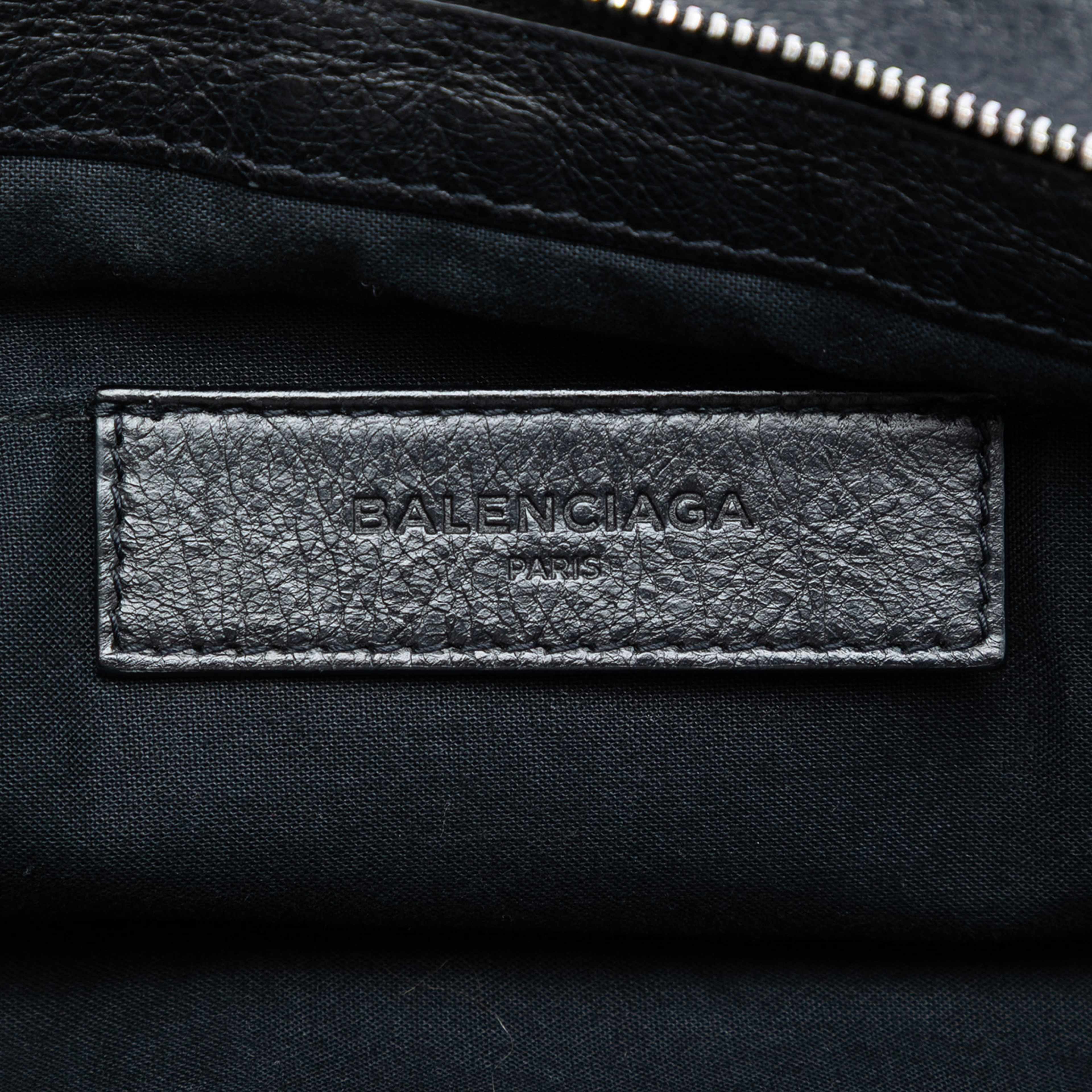 Balenciaga Lambskin Motocross Classic Clip L Clutch, från Luxclusif, i färgen black. Klicka för att öppna bilden i stort format