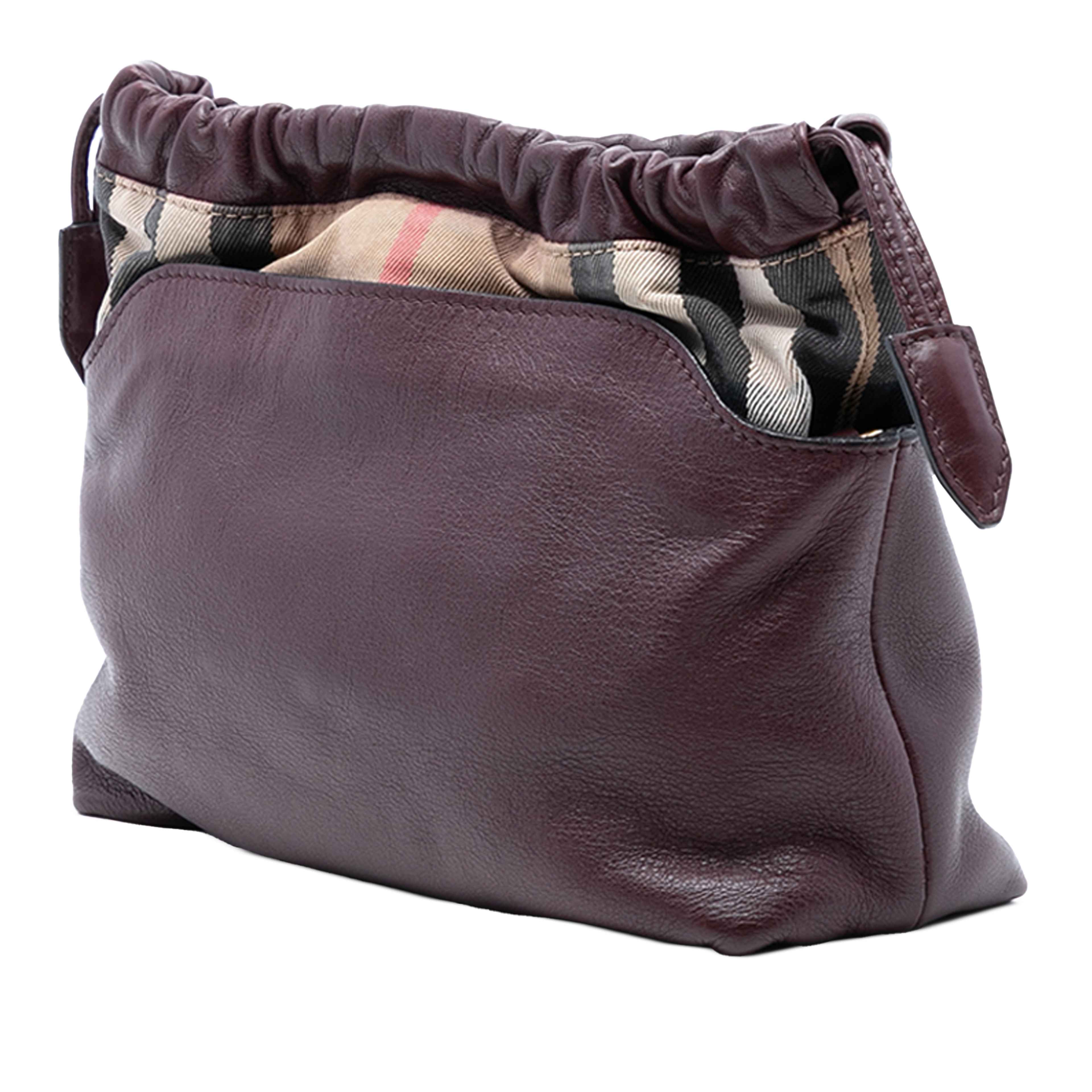 Burberry House Check Canvas And Calfskin Little Crush Crossbody, från Luxclusif, i färgen burgundy. Klicka för att öppna bilden i stort format