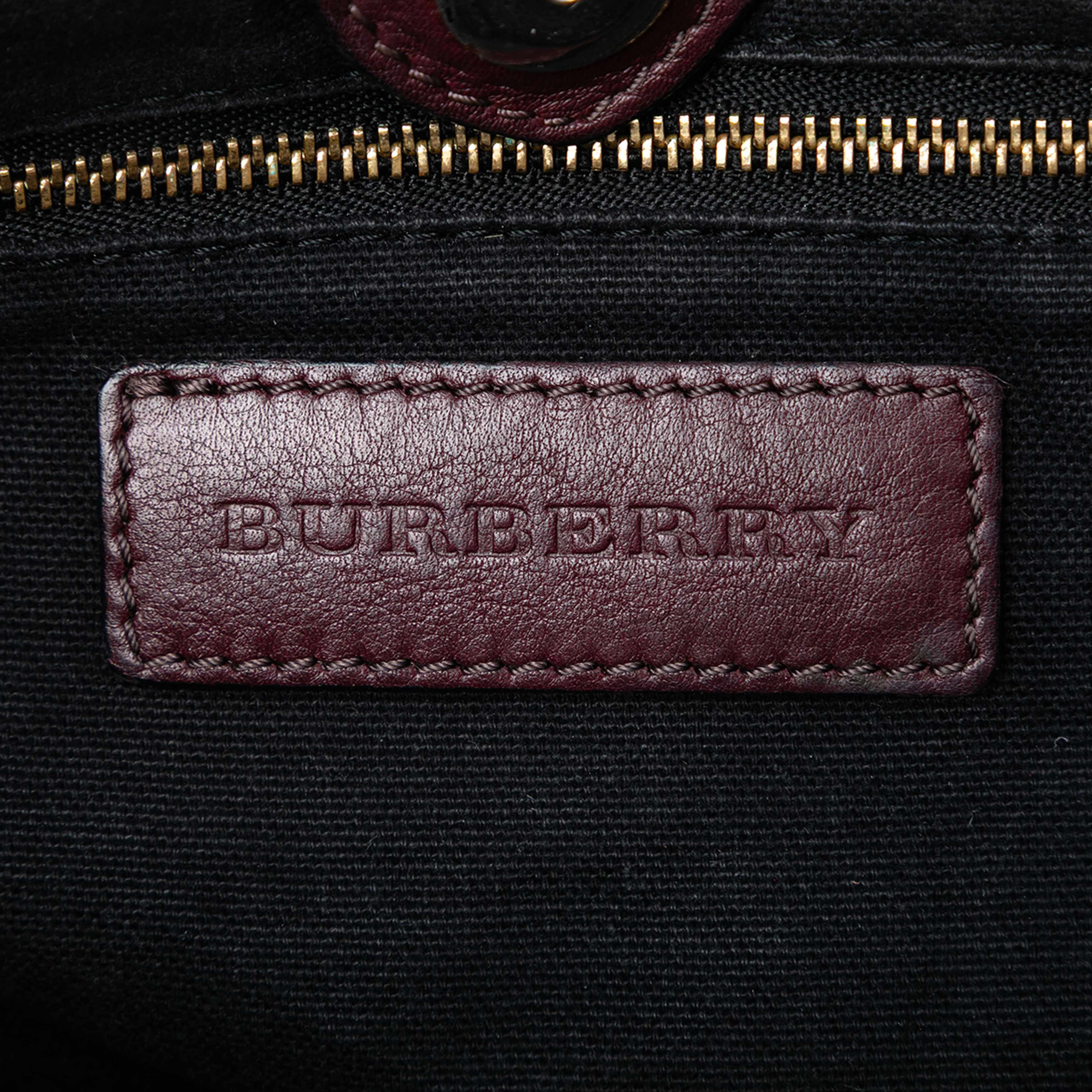 Burberry House Check Canvas And Calfskin Little Crush Crossbody, från Luxclusif, i färgen burgundy. Klicka för att öppna bilden i stort format