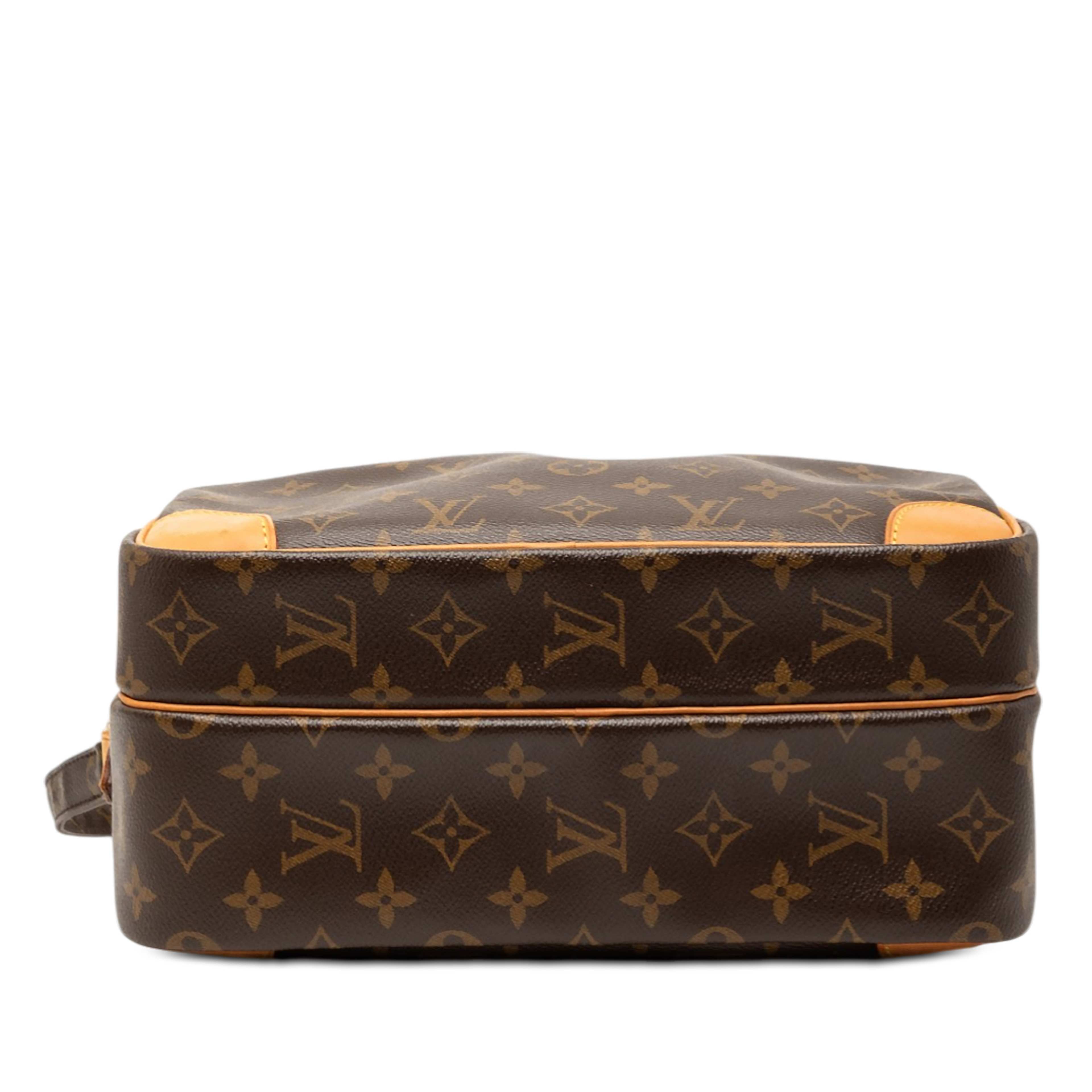 Louis Vuitton Monogram Nil Crossbody, från Luxclusif, i färgen brown. Klicka för att öppna bilden i stort format