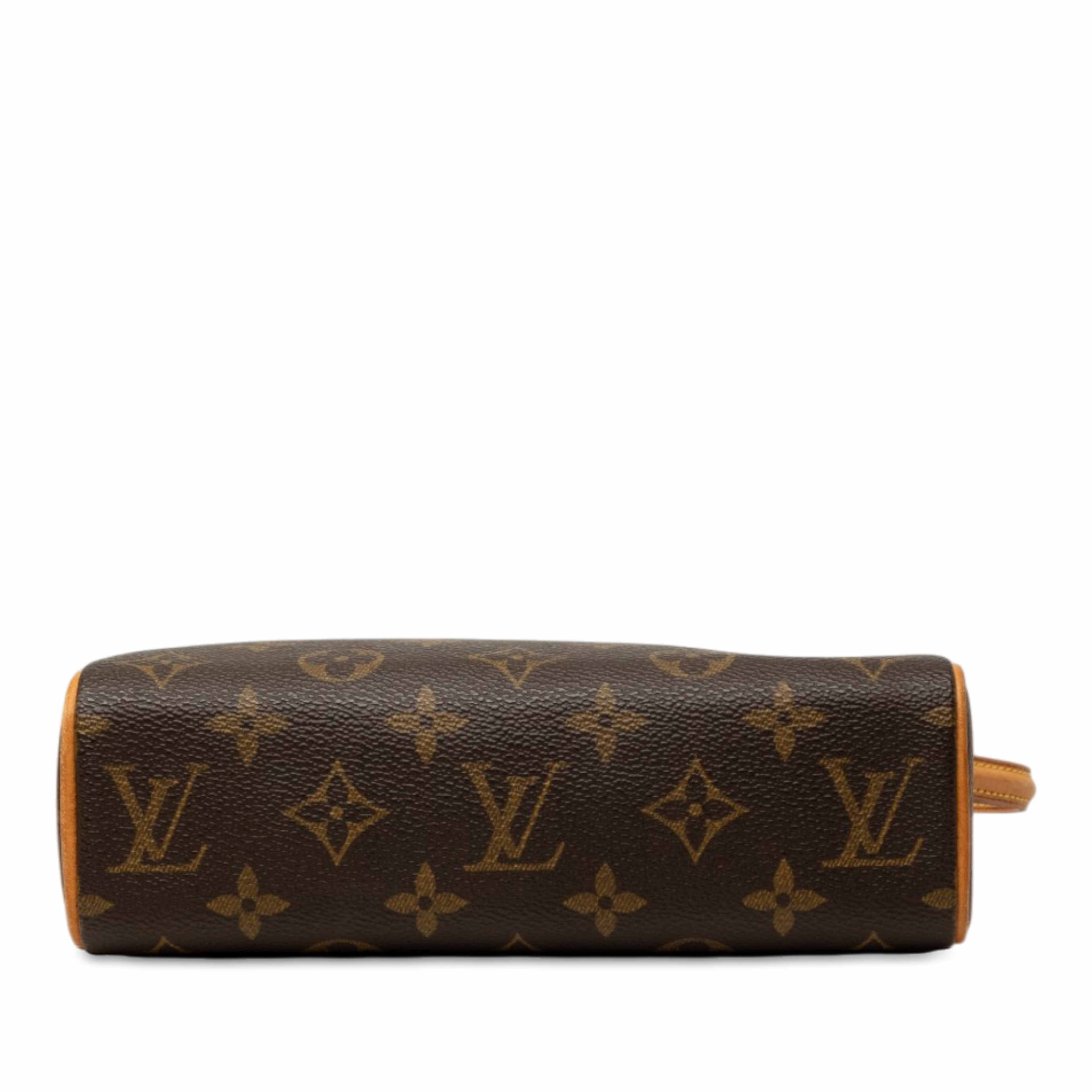 Louis Vuitton Monogram Recital, från Luxclusif, i färgen brun. Klicka för att öppna bilden i stort format