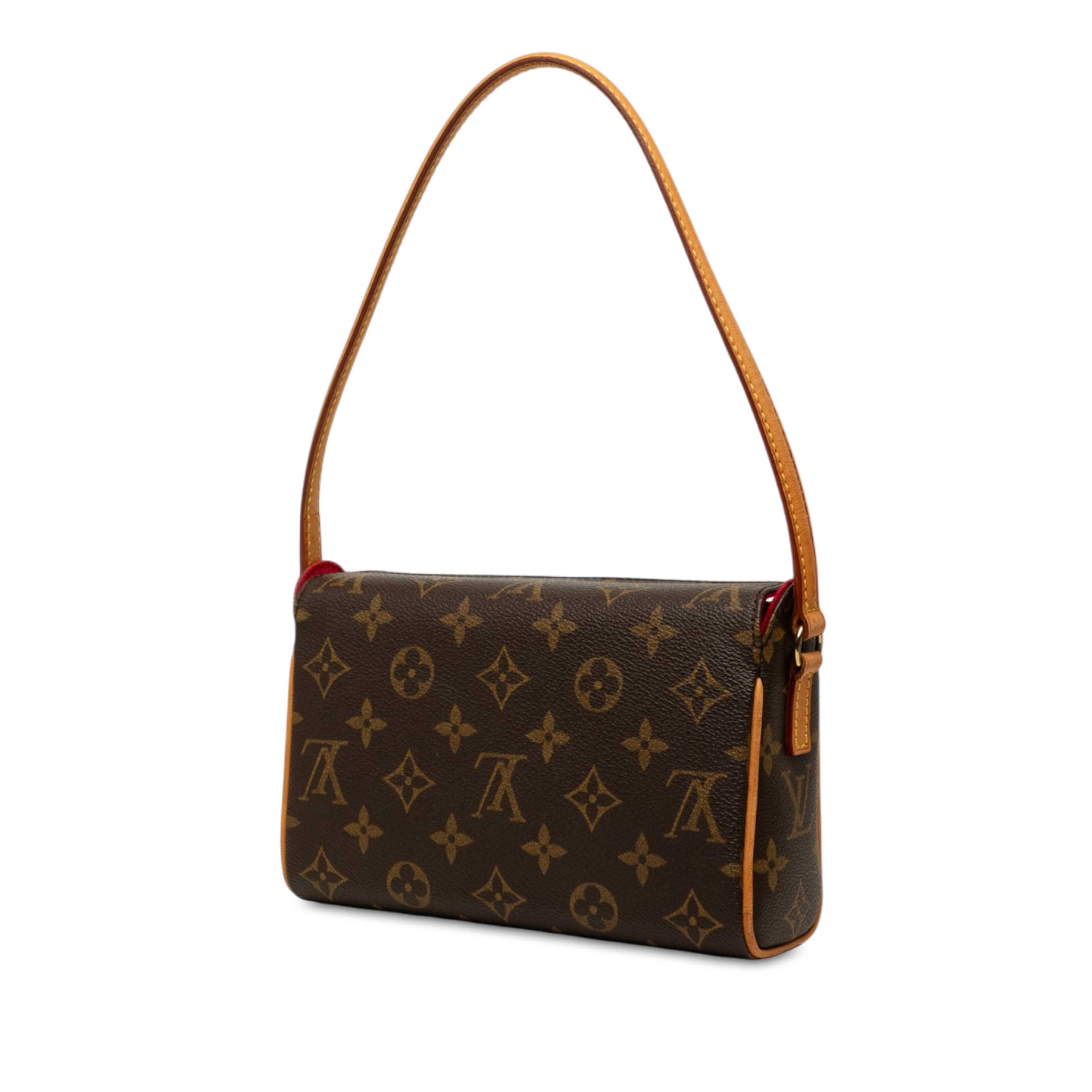Louis Vuitton Monogram Recital, från Luxclusif, i färgen brun. Klicka för att öppna bilden i stort format