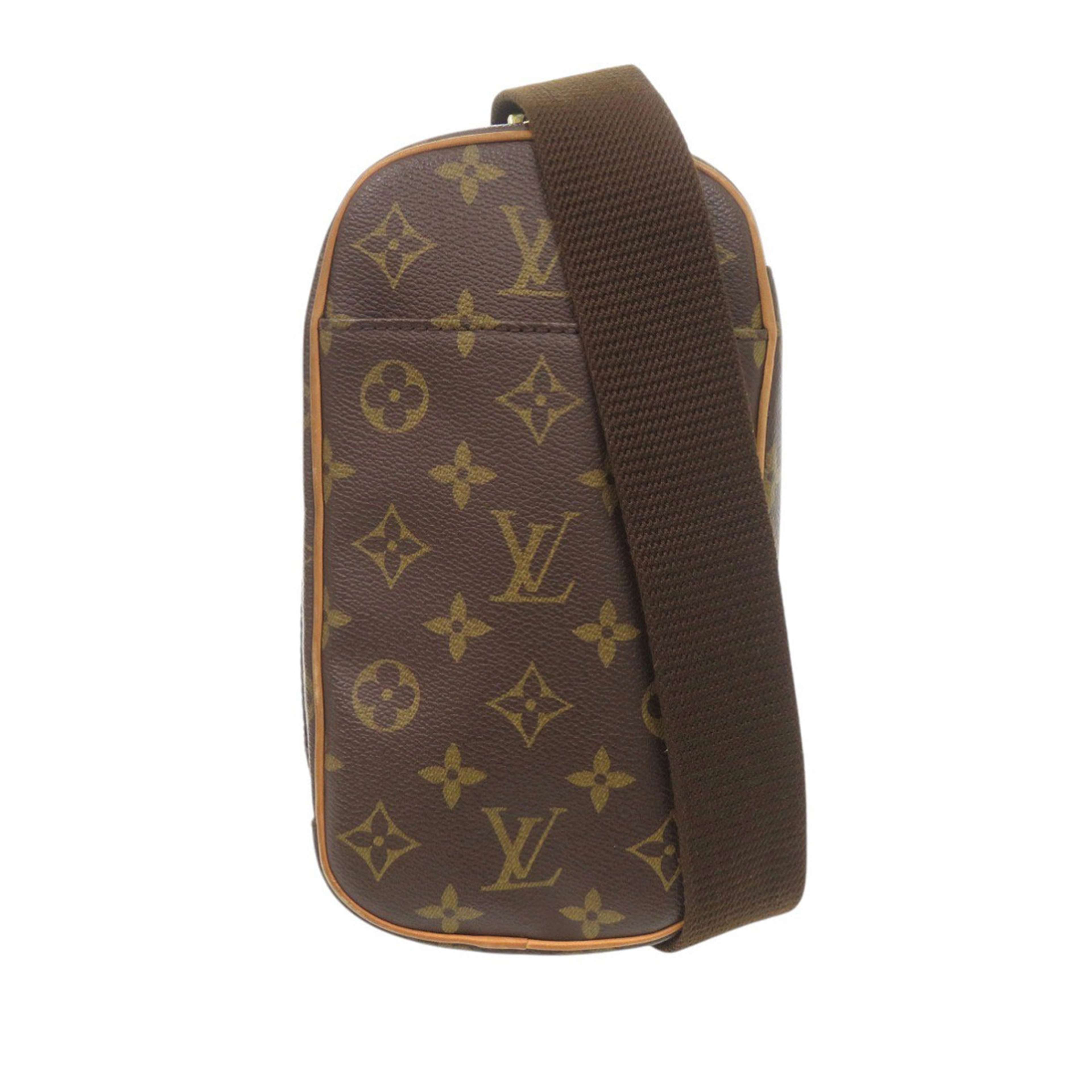 Louis Vuitton Monogram Pochette Gange, från Luxclusif, i färgen brun. Klicka för att öppna bilden i stort format