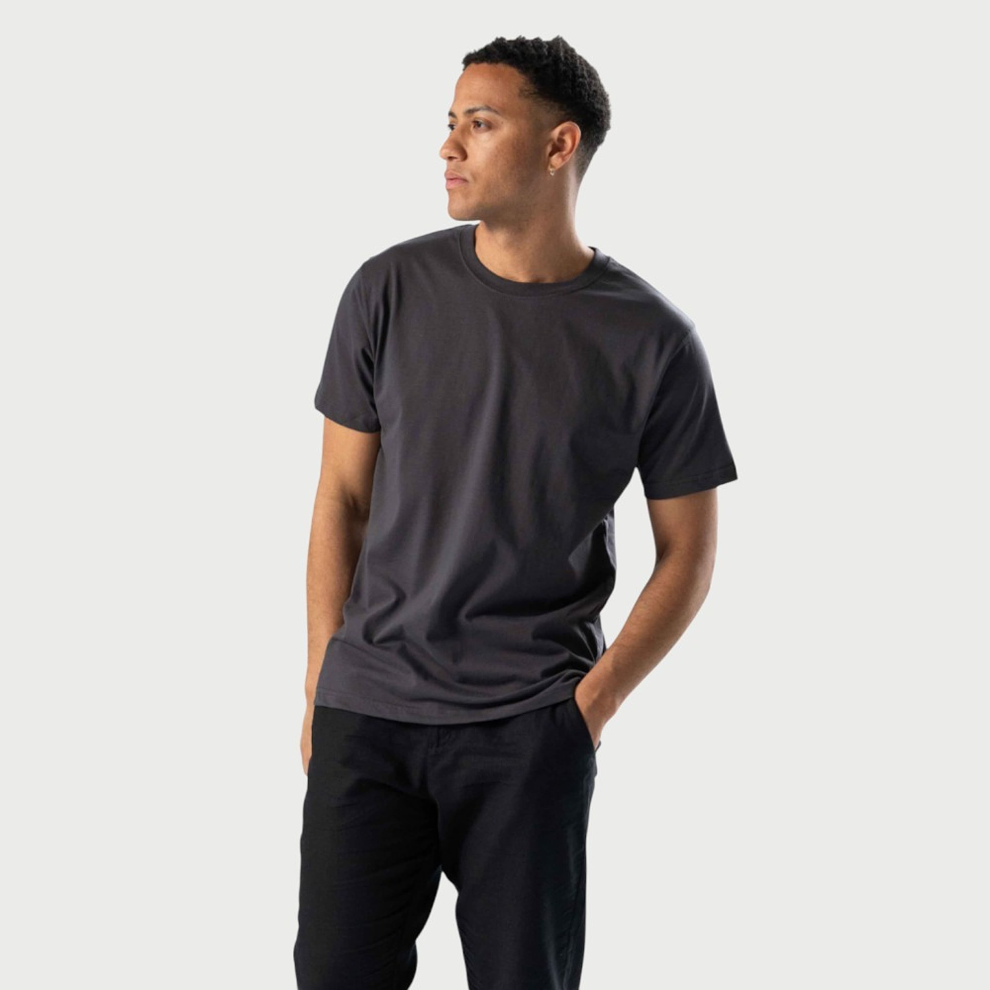 Vanlig T-shirt, från TeeShoppen, i färgen grå. Klicka för att öppna bilden i stort format