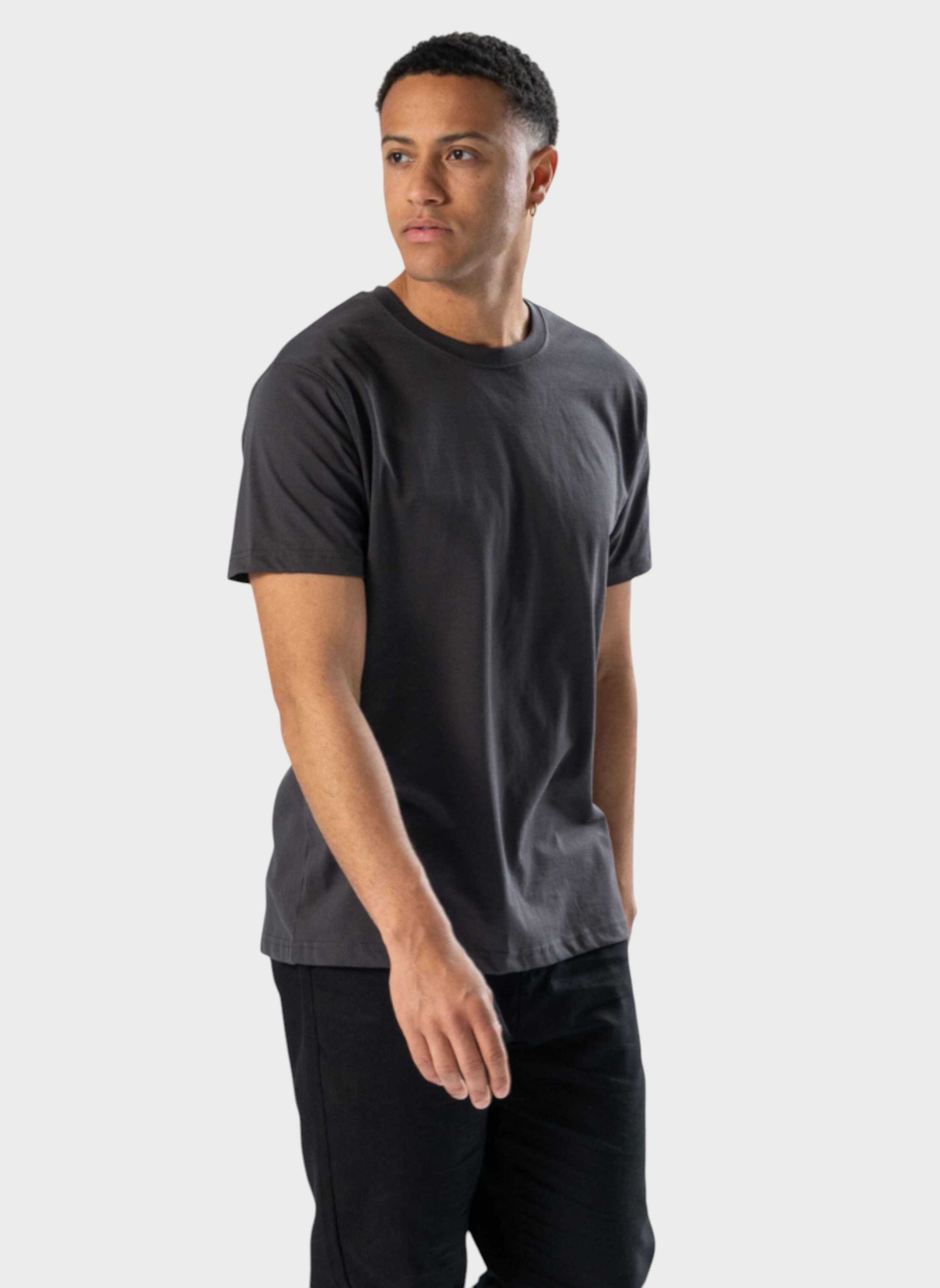 Vanlig T-shirt, från TeeShoppen, i färgen grå. Klicka för att öppna bilden i stort format