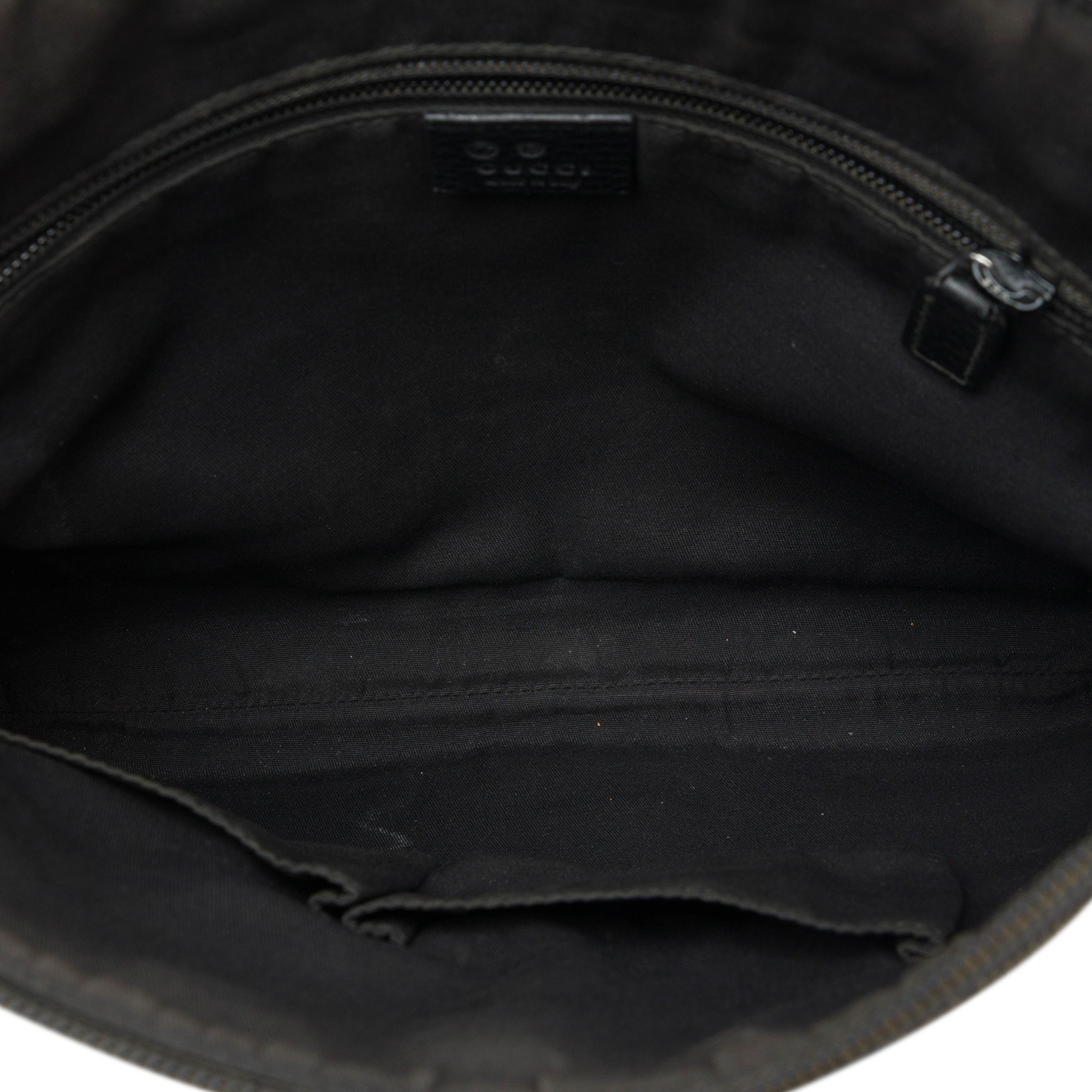 Gucci Gg Denim Crossbody, från Luxclusif, i färgen svart. Klicka för att öppna bilden i stort format