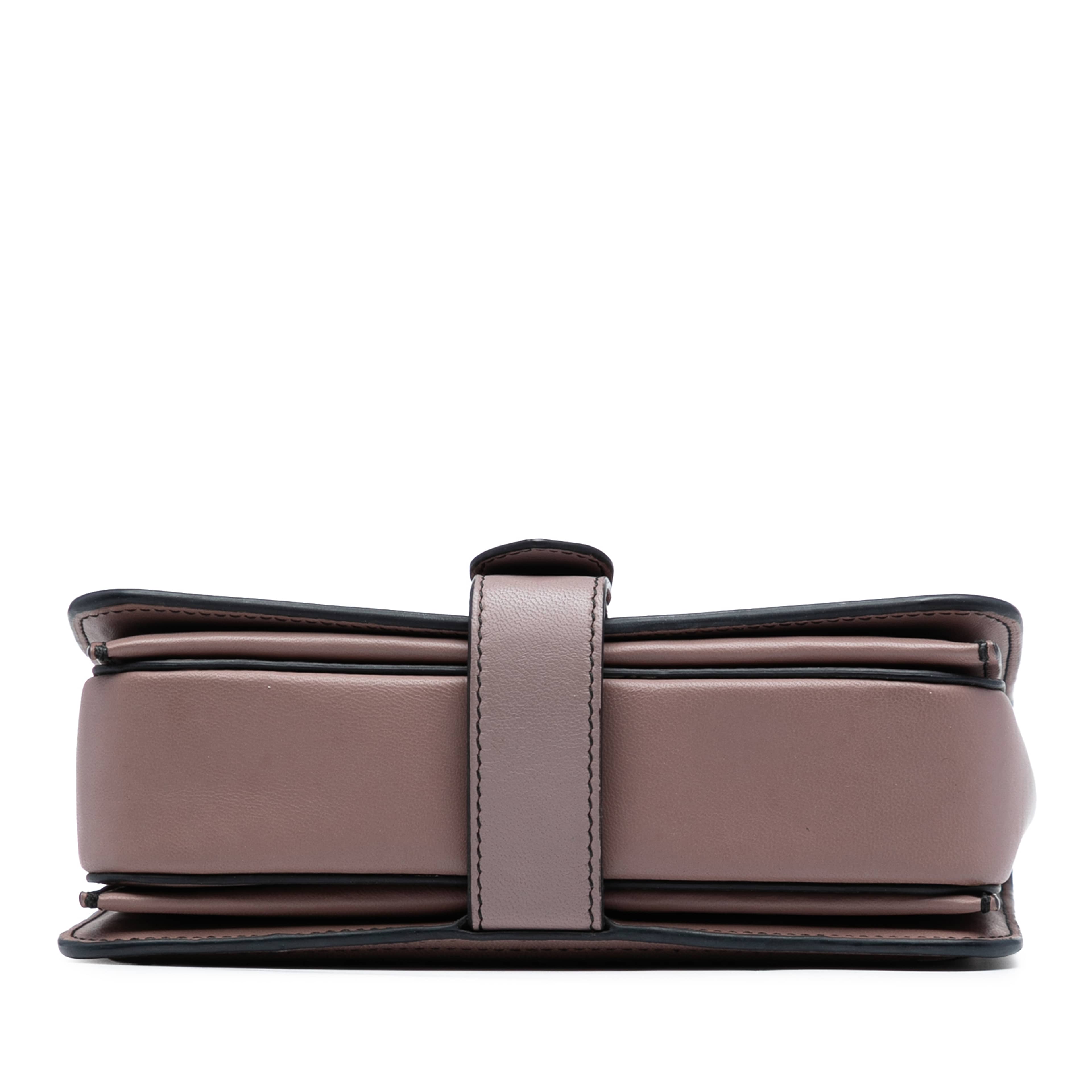 Bottega Veneta Small Nappa Intrecciato Runway Shoulder Bag, från Luxclusif, i färgen purpur. Klicka för att öppna bilden i stort format