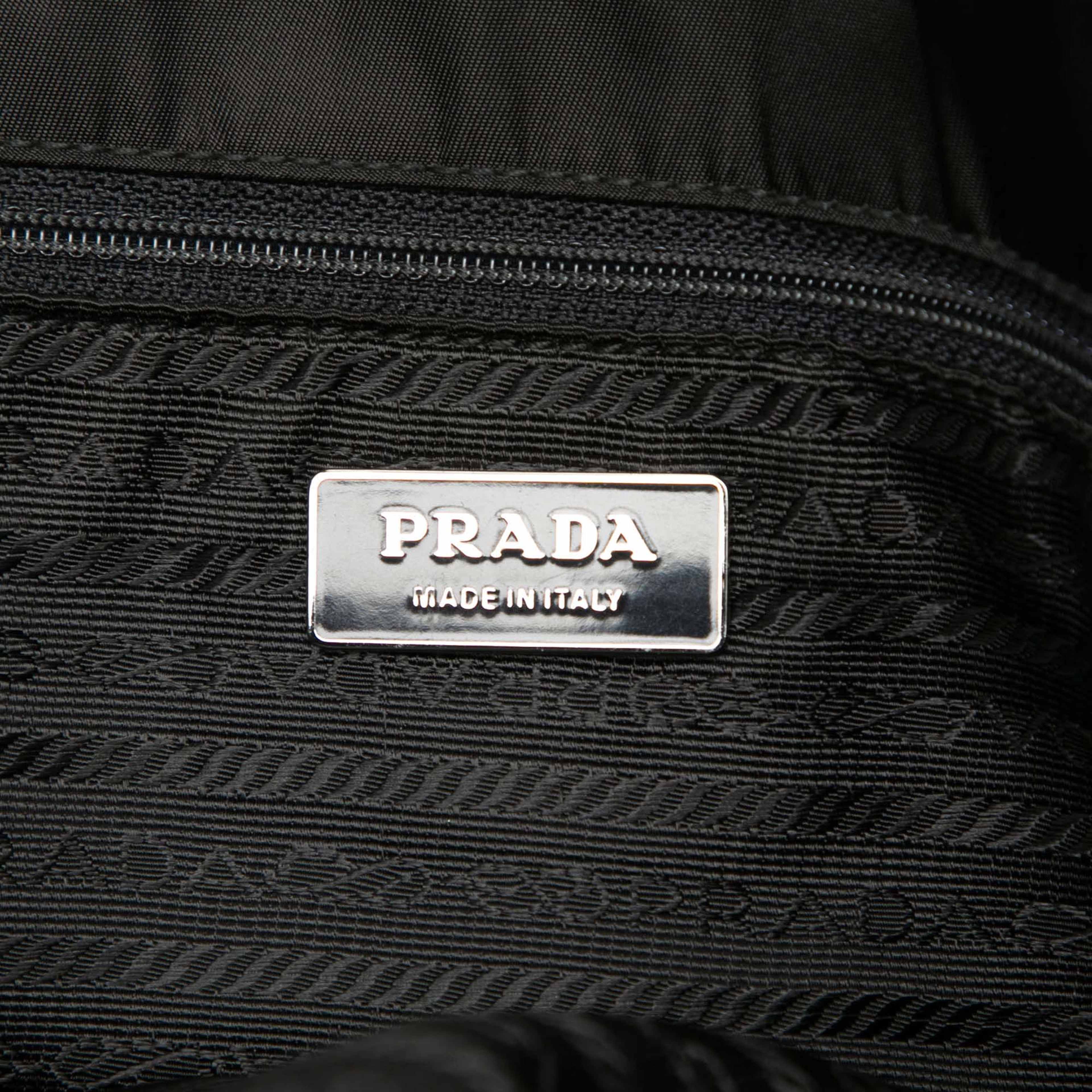 Prada Tessuto Tote, från Luxclusif, i färgen black. Klicka för att öppna bilden i stort format