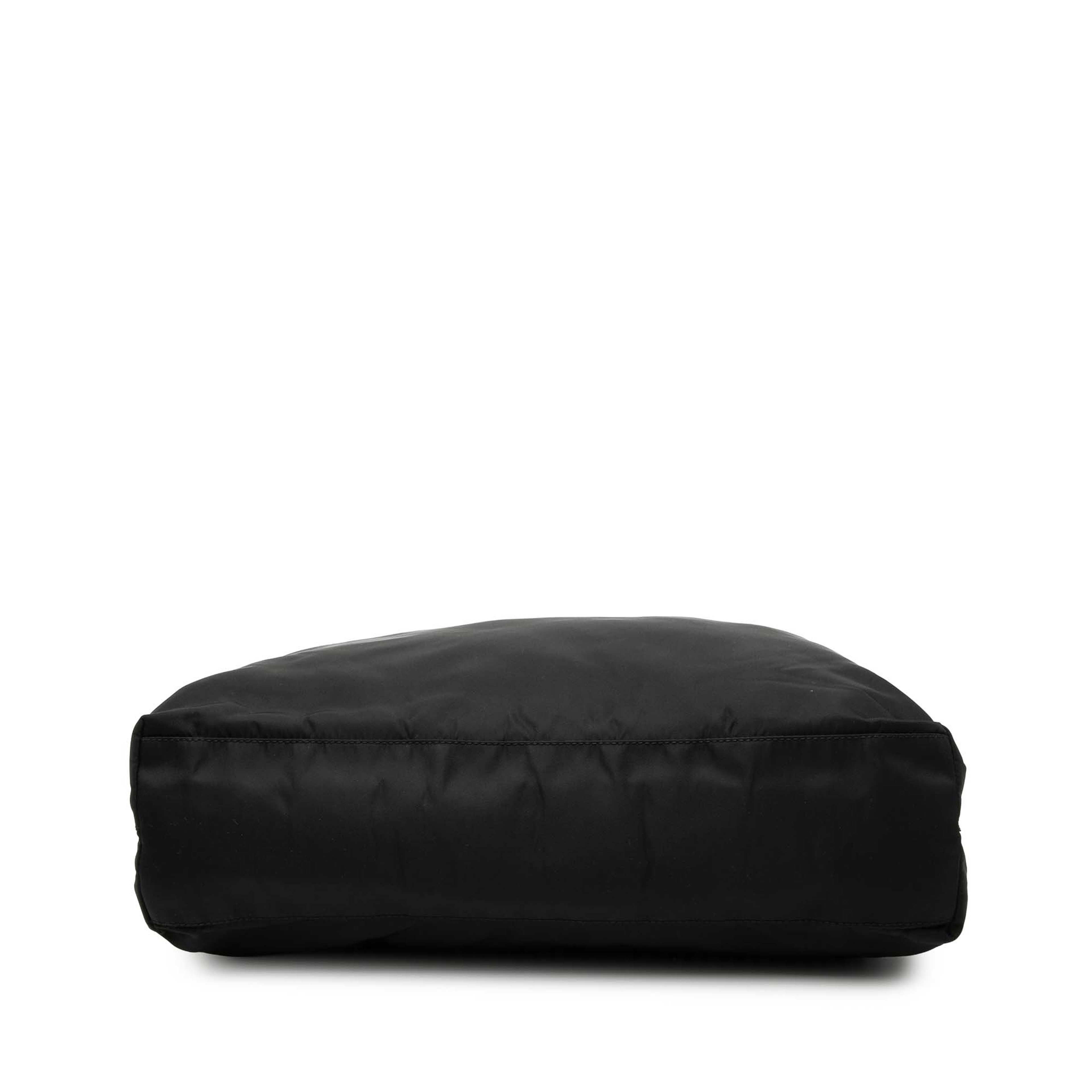 Prada Tessuto Tote, från Luxclusif, i färgen black. Klicka för att öppna bilden i stort format