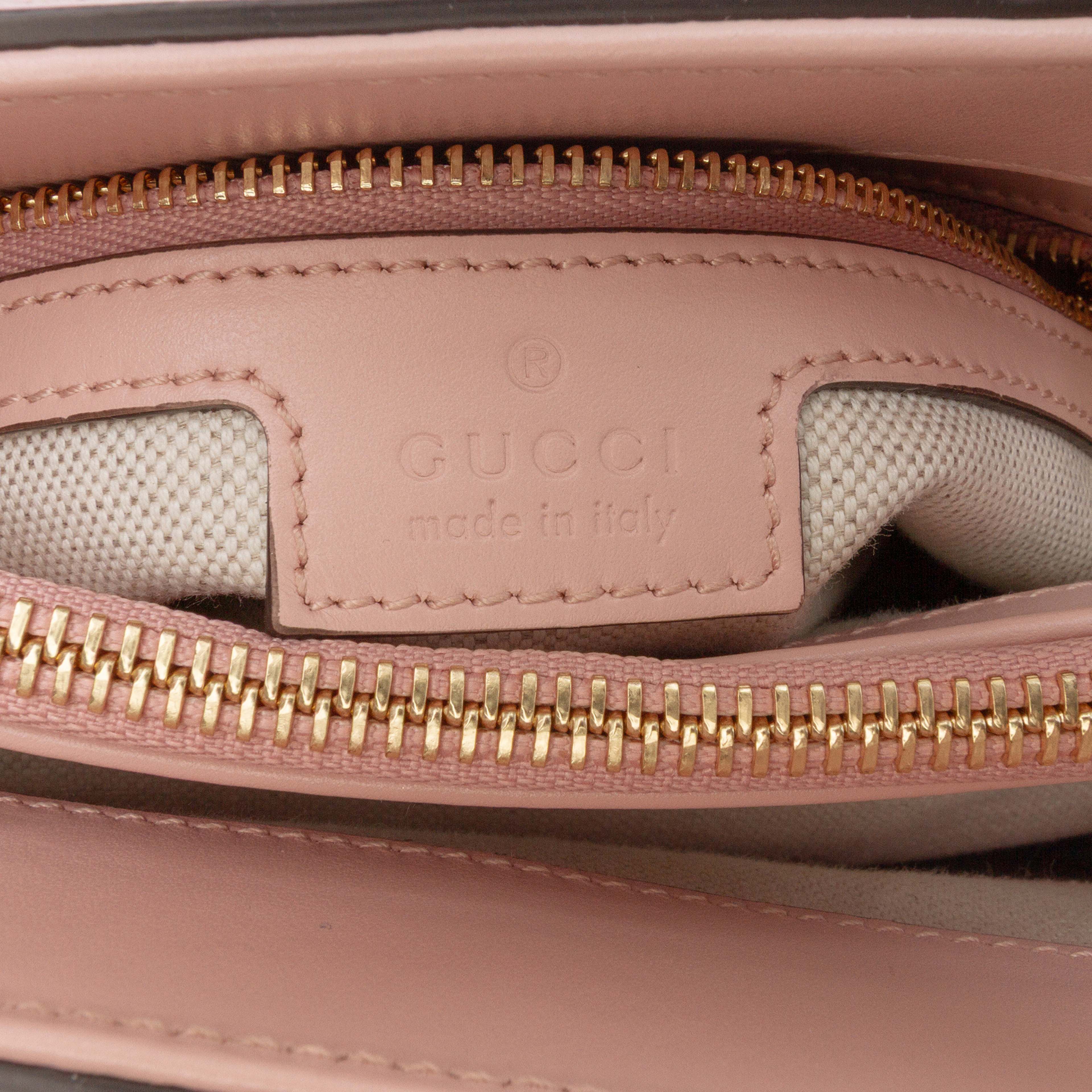 Gucci Mini Gg Matelasse Leather Top Handle Bag, från Luxclusif, i färgen pink. Klicka för att öppna bilden i stort format