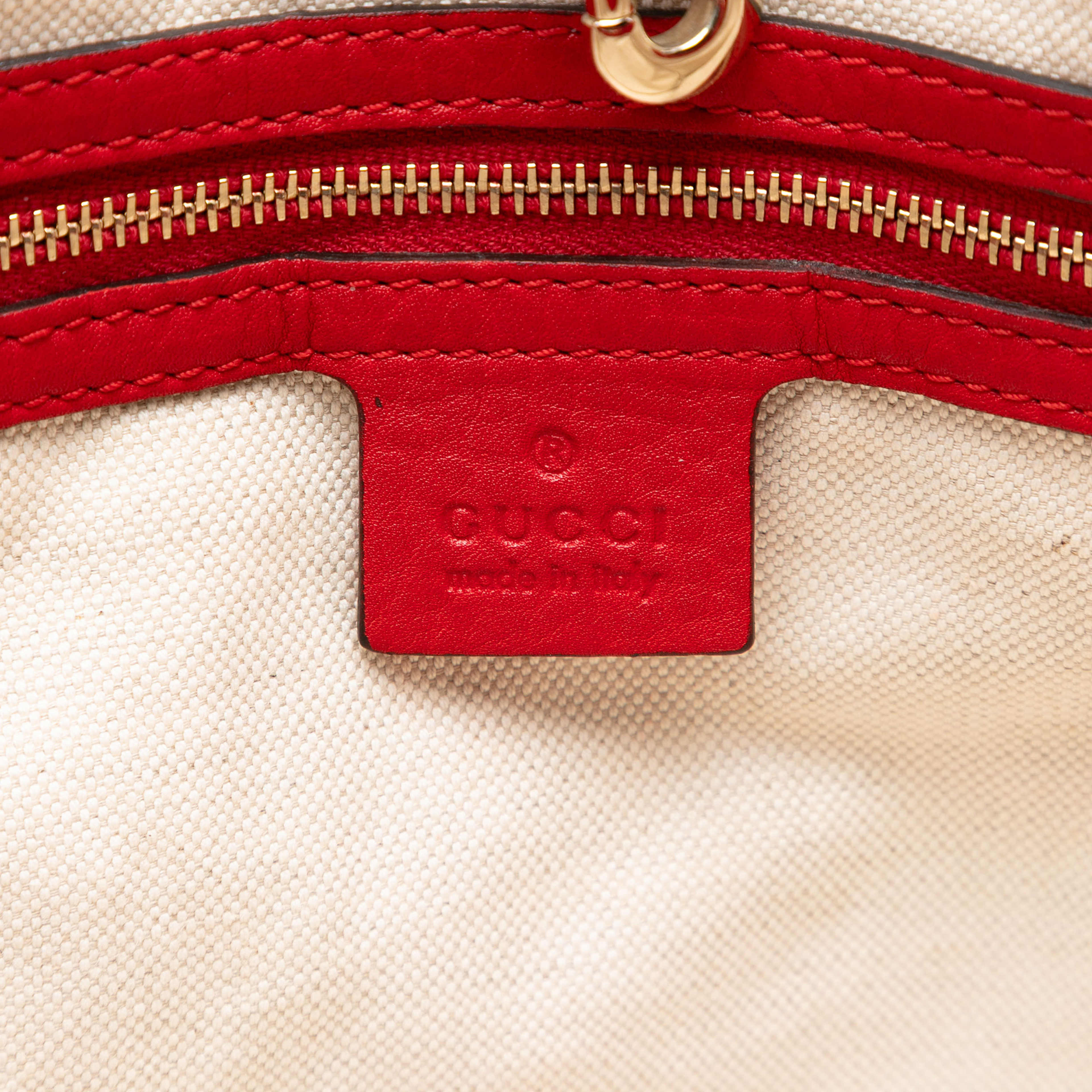 Gucci Medium Gg Canvas Bella Tote, från Luxclusif, i färgen beige. Klicka för att öppna bilden i stort format