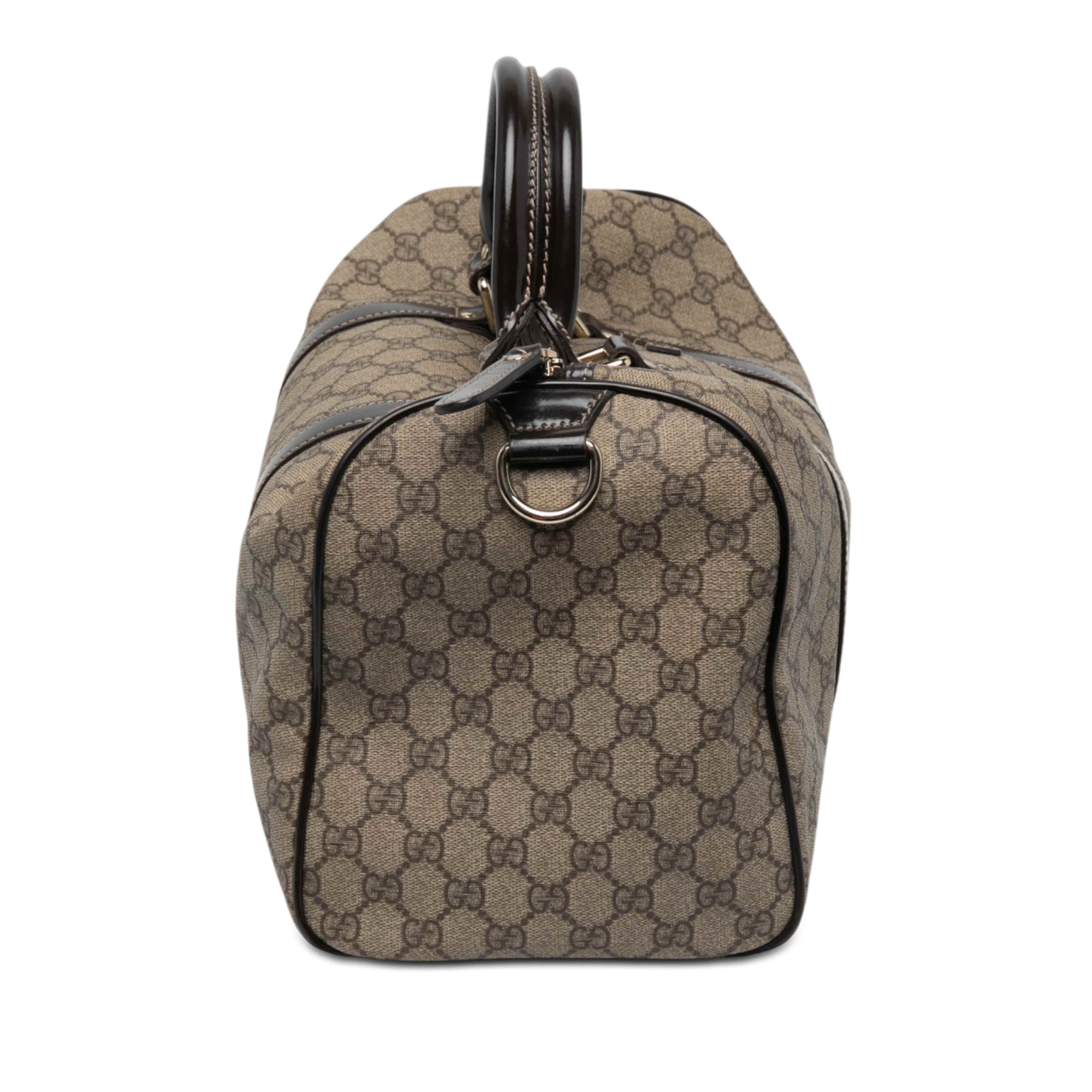 Gucci Medium Gg Supreme Joy Boston Bag, från Luxclusif, i färgen beige. Klicka för att öppna bilden i stort format
