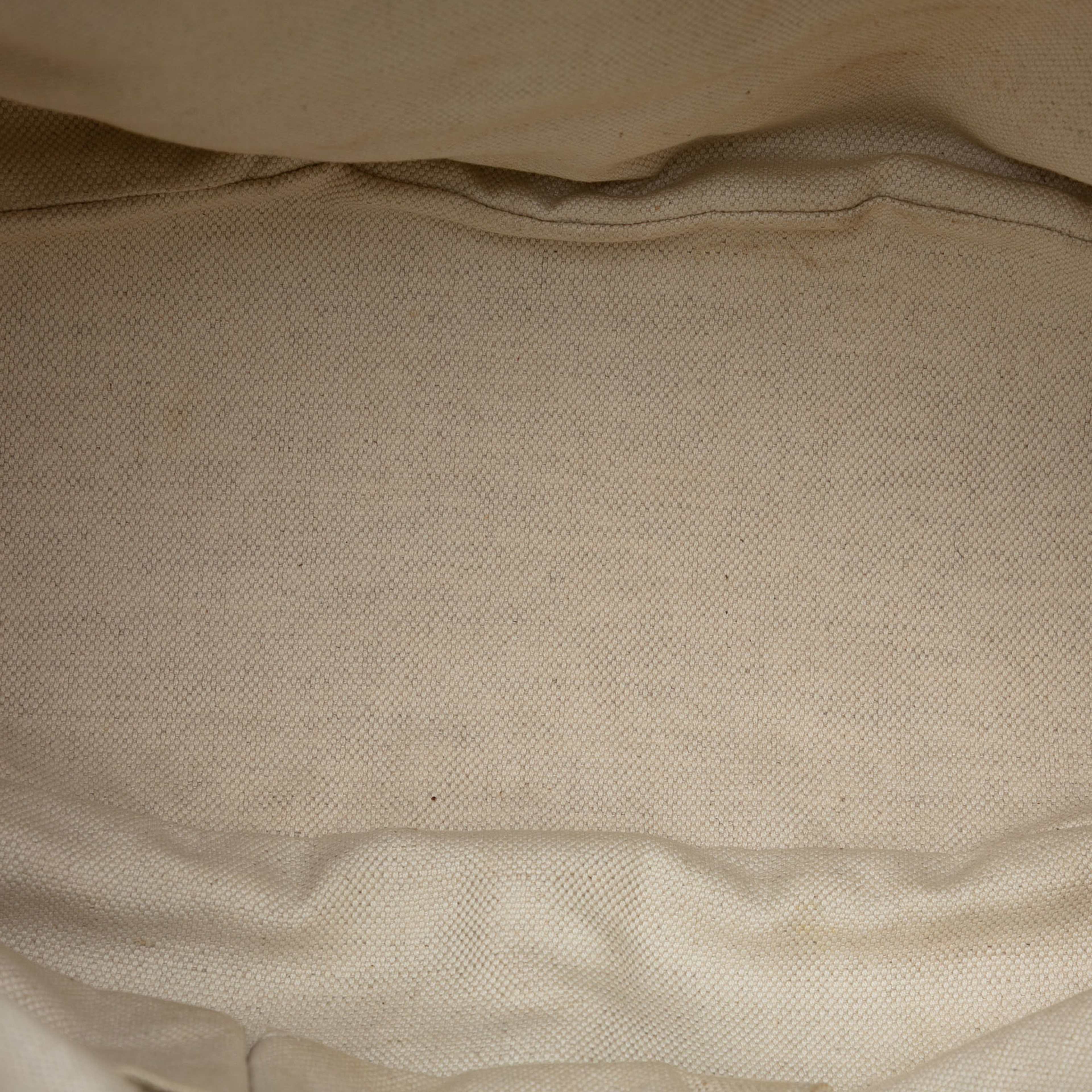 Gucci Gg Canvas Sukey Satchel, från Luxclusif, i färgen beige. Klicka för att öppna bilden i stort format