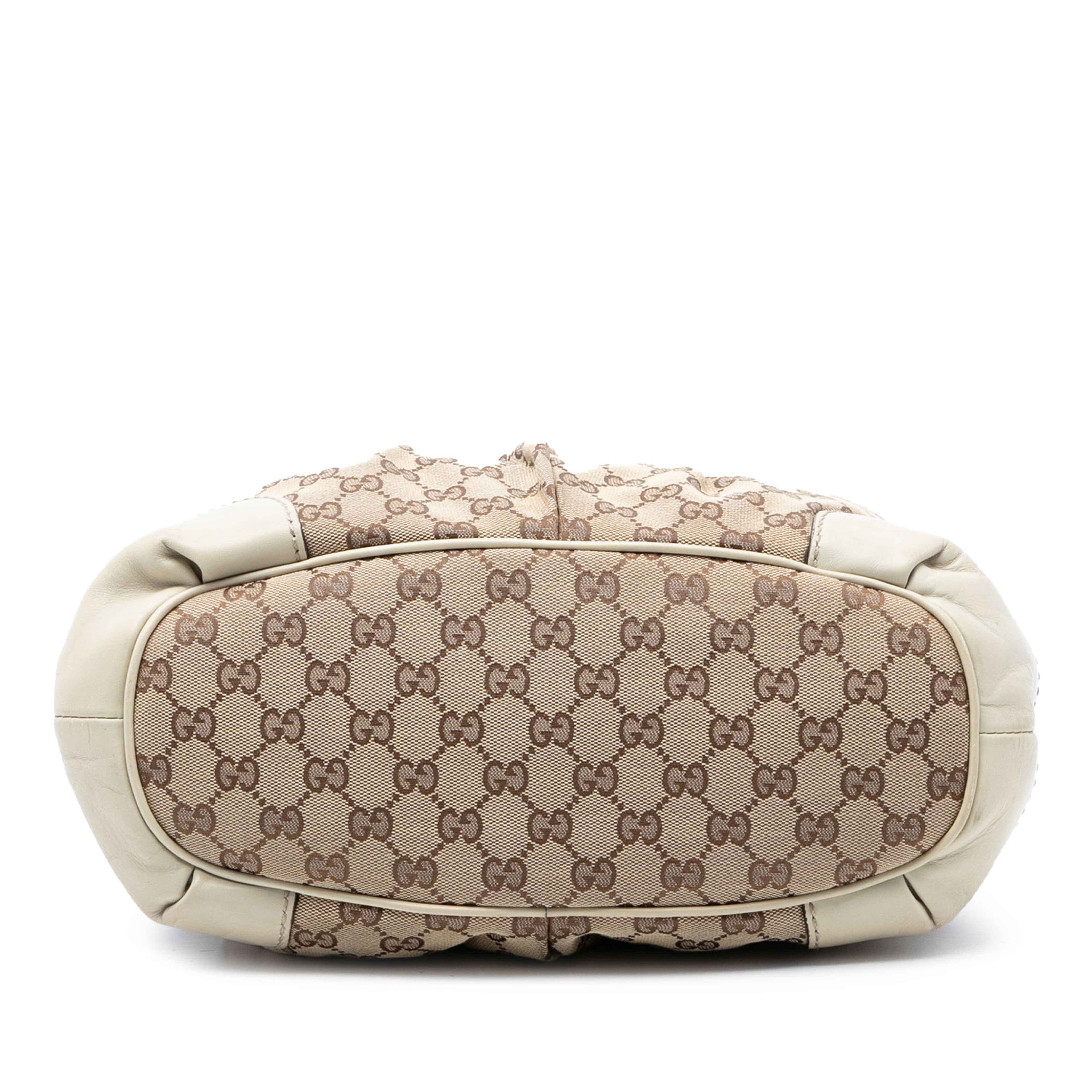 Gucci Gg Canvas Sukey Satchel, från Luxclusif, i färgen beige. Klicka för att öppna bilden i stort format