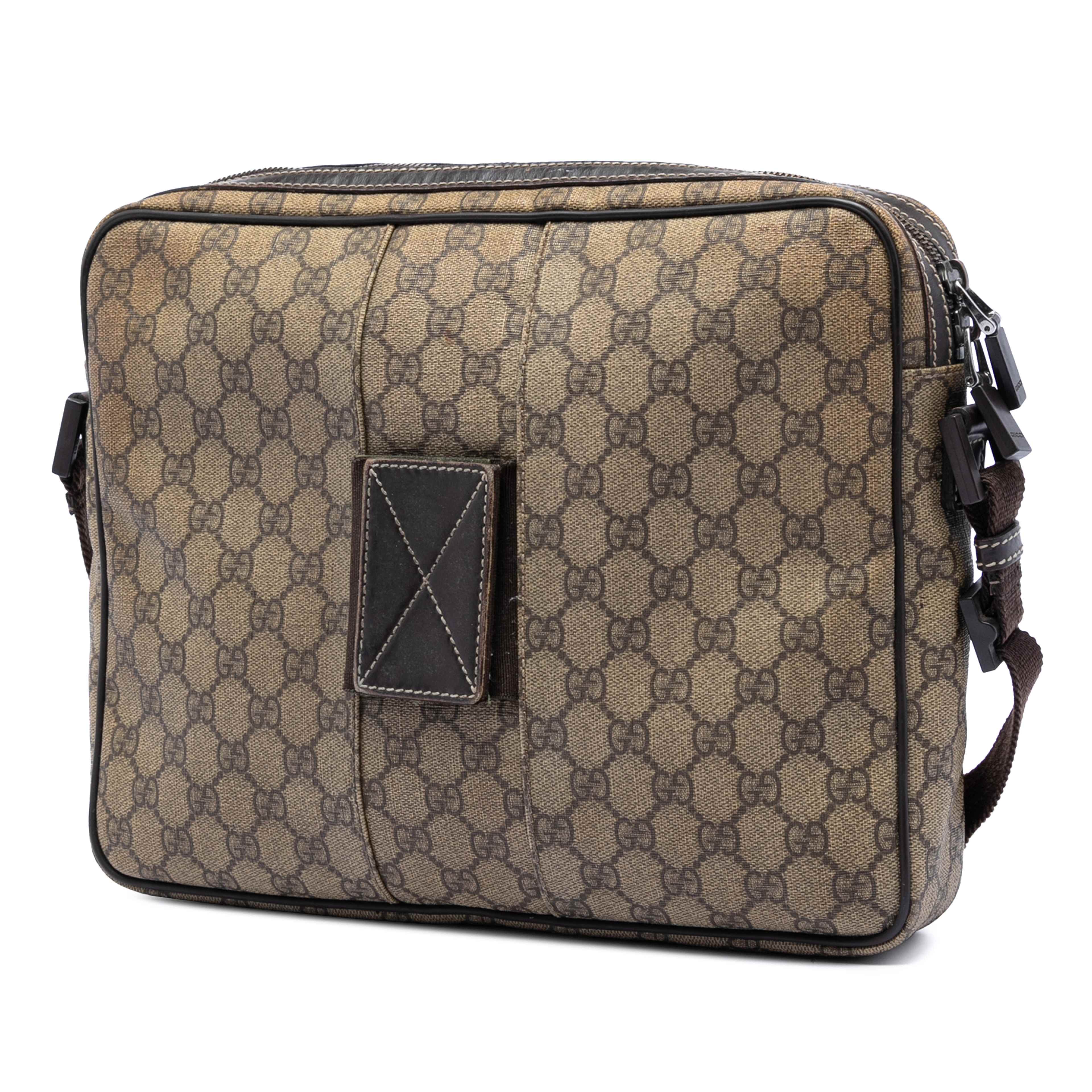 Gucci Gg Supreme Interlocking G Crossbody, från Luxclusif, i färgen beige. Klicka för att öppna bilden i stort format