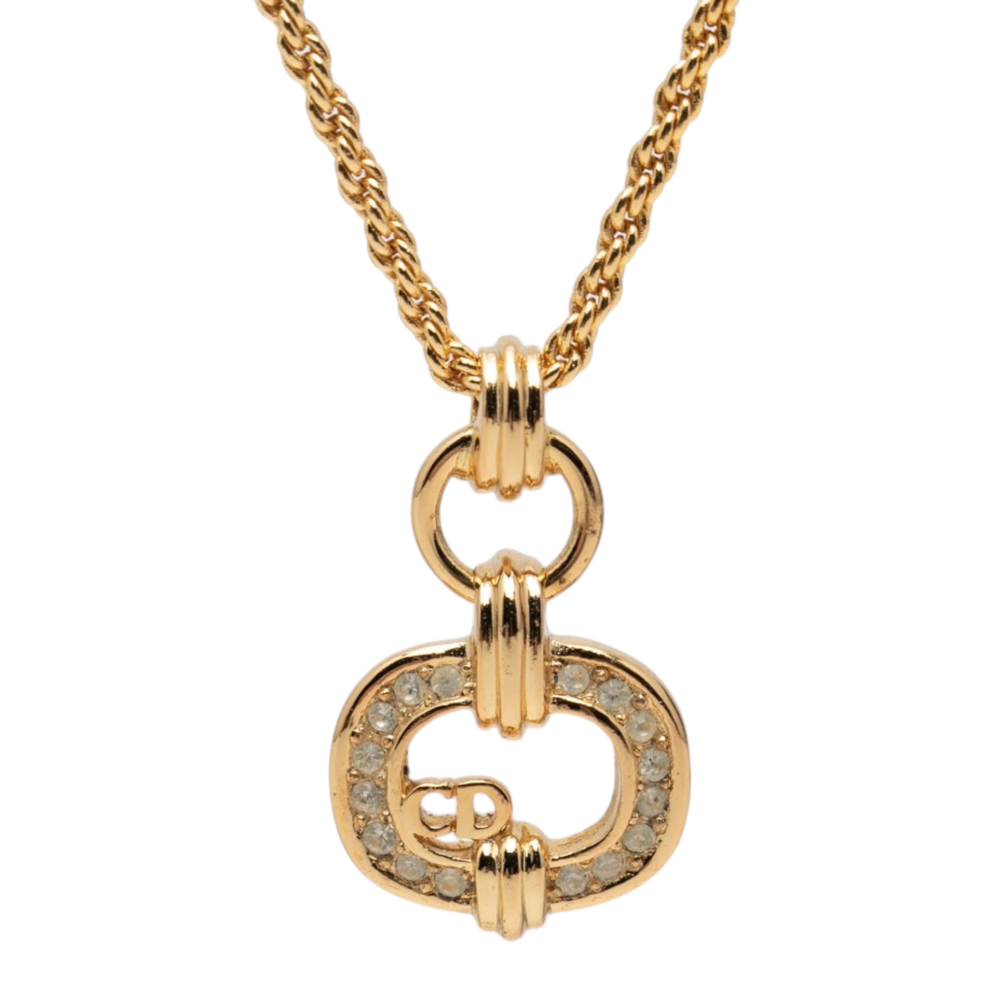 Dior Gold Plated Strass Cd Logo Pendant Necklace, från Luxclusif, i färgen gold. Klicka för att öppna bilden i stort format