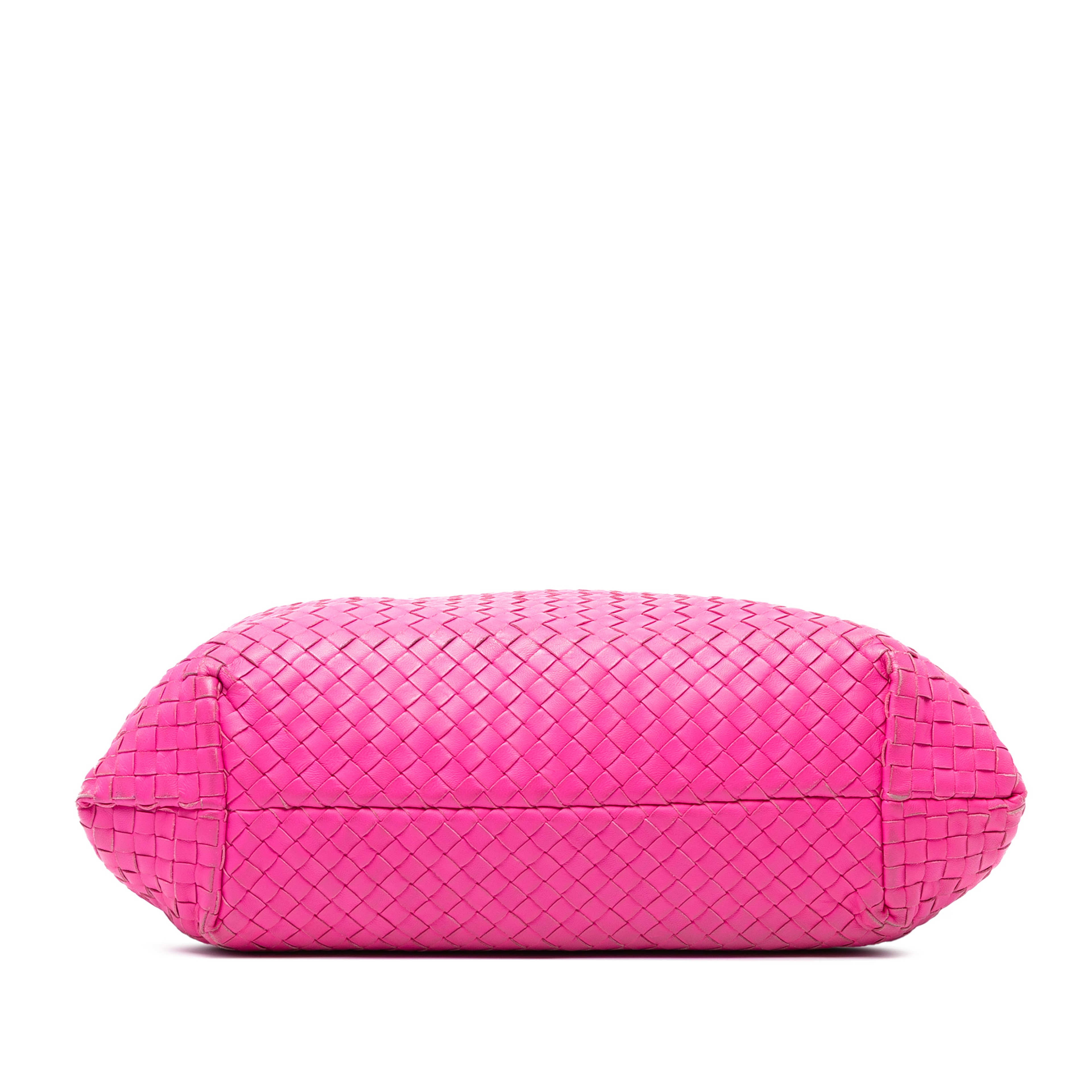 Bottega Veneta Large Nappa Intrecciato Capri Tote, från Luxclusif, i färgen hot pink. Klicka för att öppna bilden i stort format