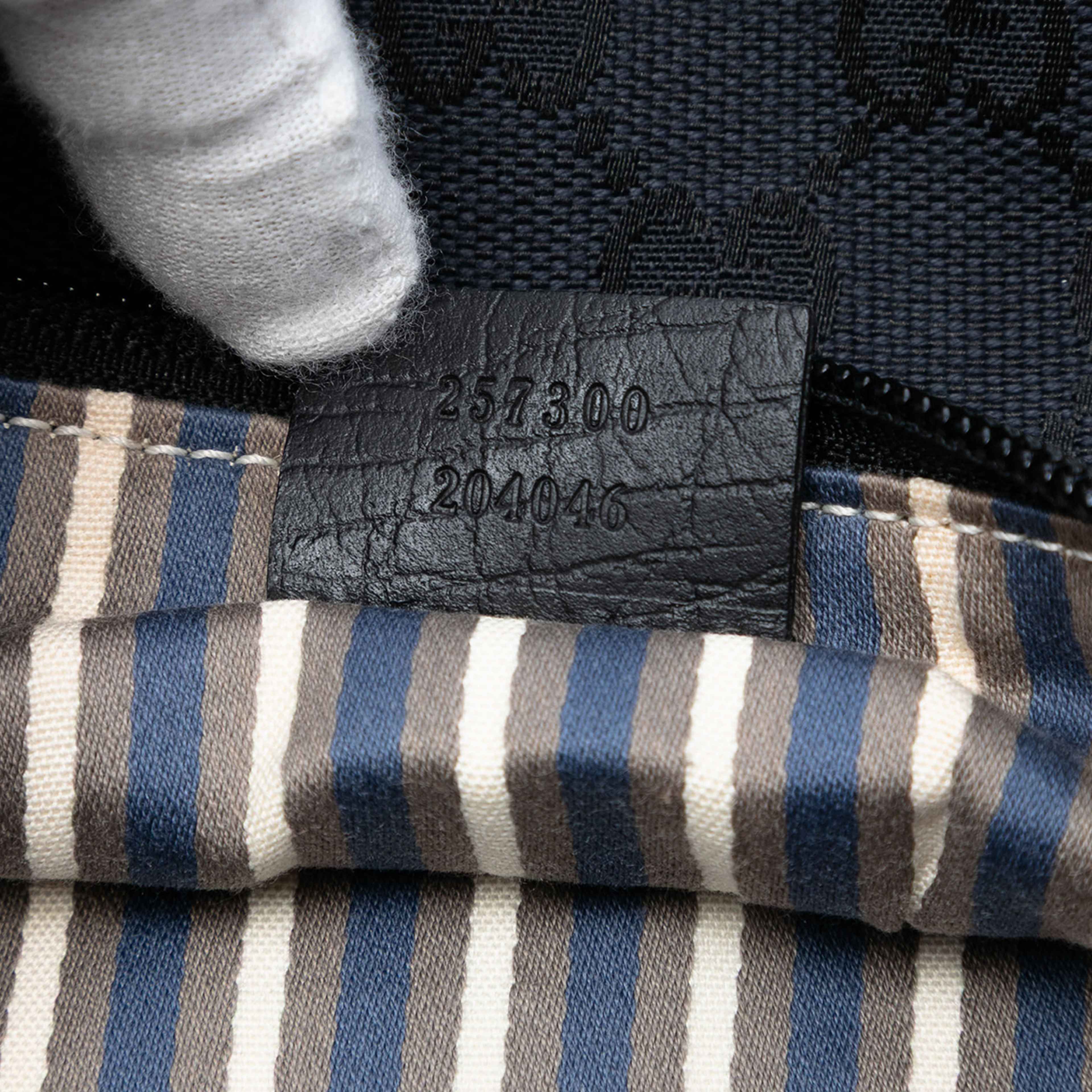 Gucci Gg Canvas Boat, från Luxclusif, i färgen navy. Klicka för att öppna bilden i stort format
