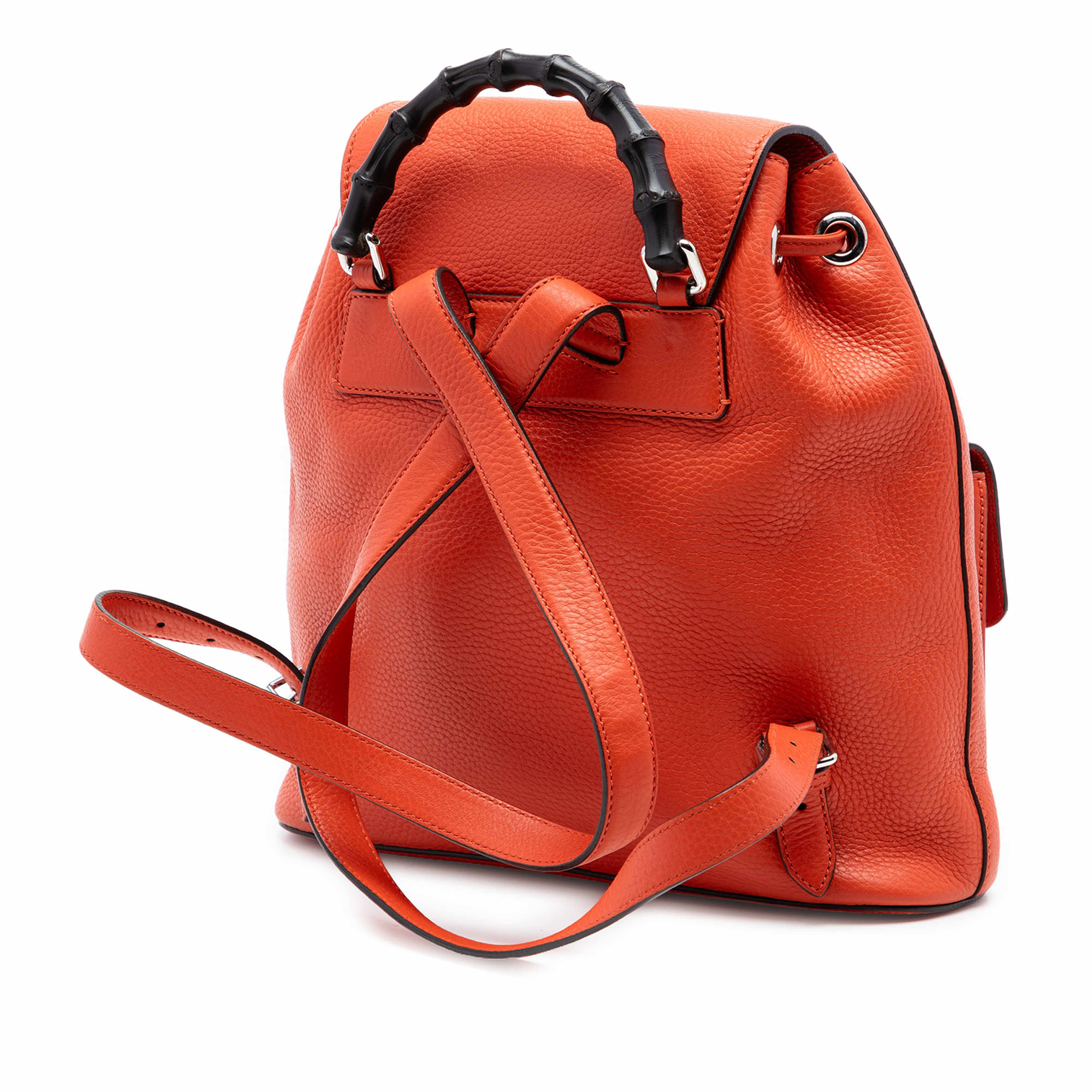 Gucci Grained Calfskin Bamboo Tassel Backpack, från Luxclusif, i färgen orange. Klicka för att öppna bilden i stort format