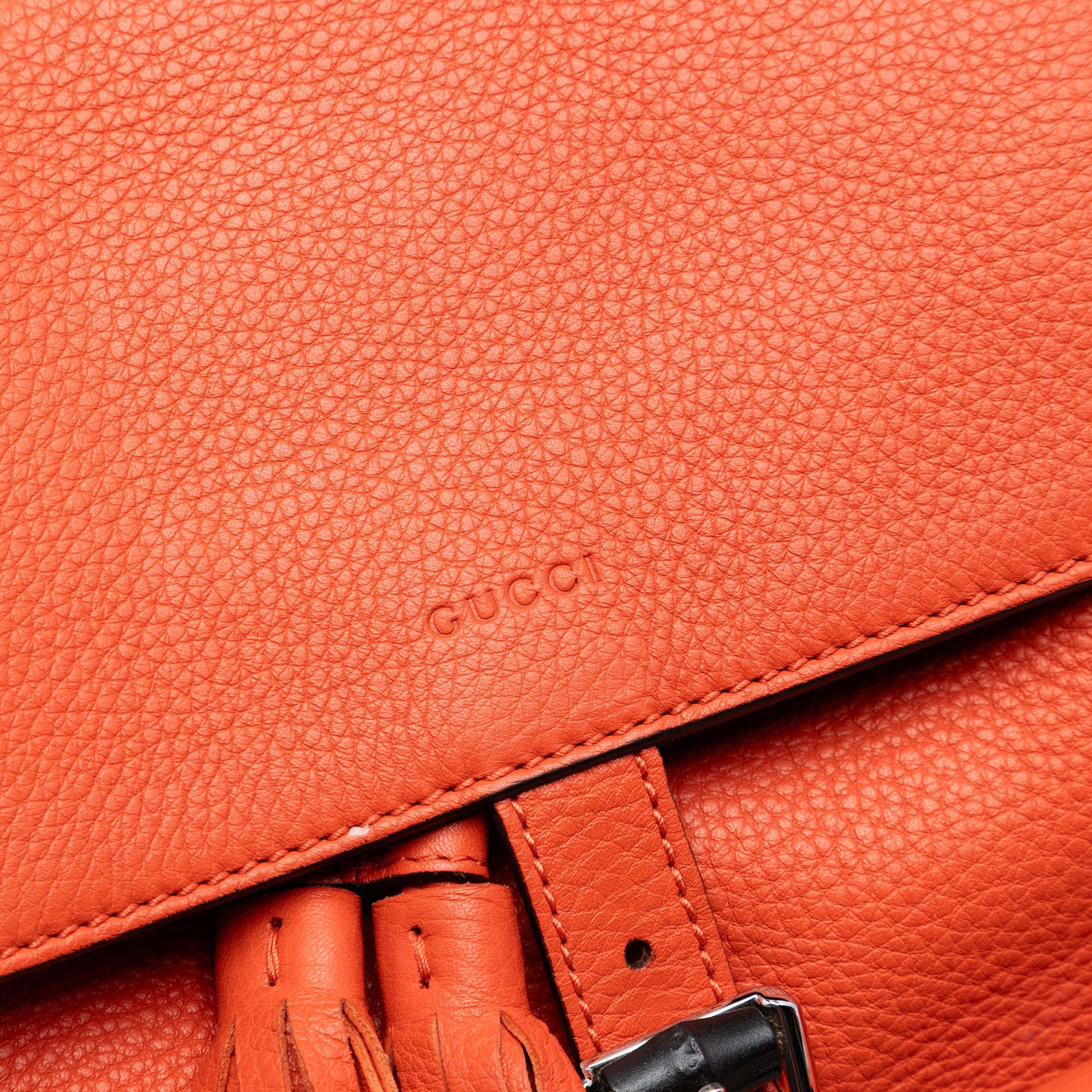 Gucci Grained Calfskin Bamboo Tassel Backpack, från Luxclusif, i färgen orange. Klicka för att öppna bilden i stort format