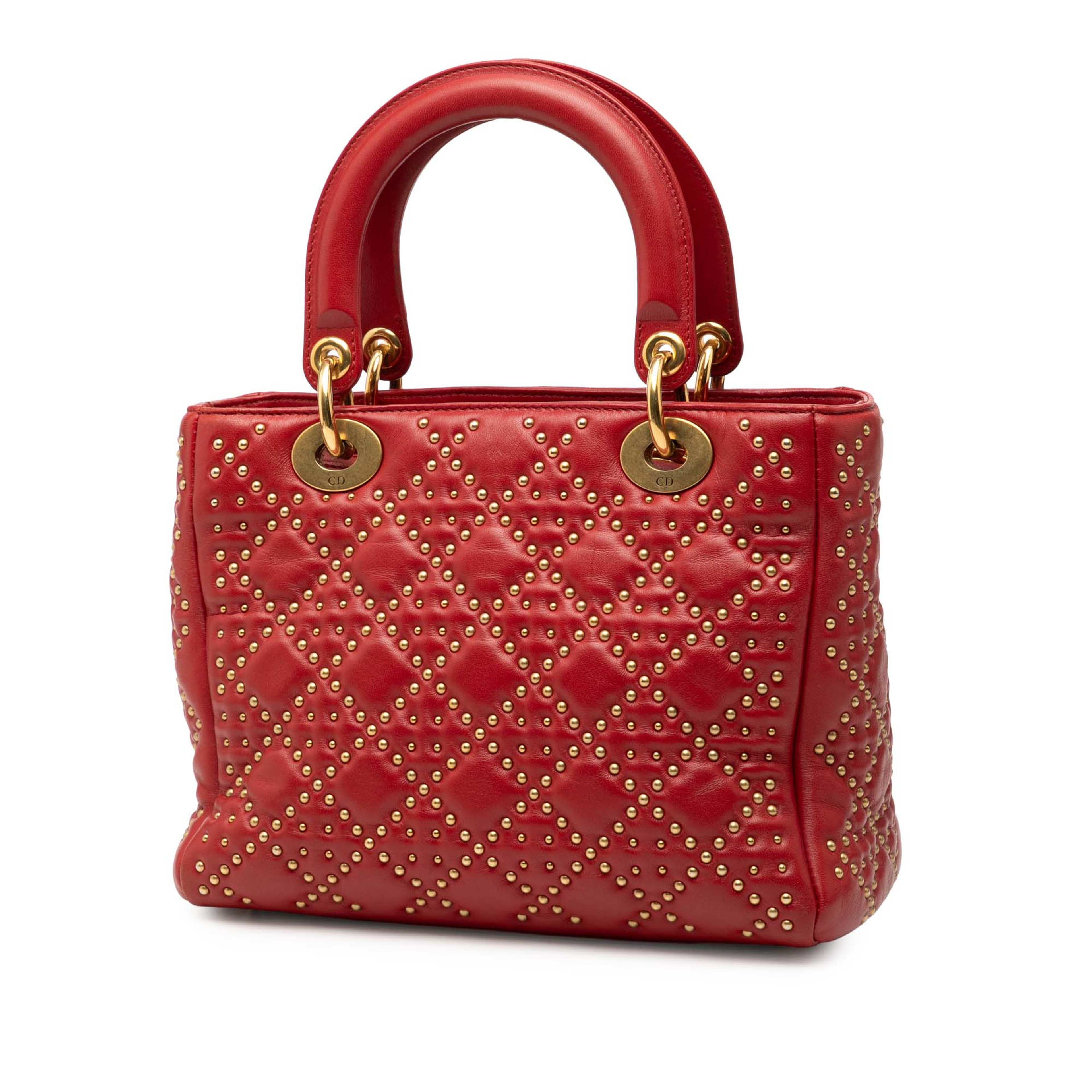 Dior Medium Lambskin Cannage Studded Supple Lady Dior, från Luxclusif, i färgen röd. Klicka för att öppna bilden i stort format