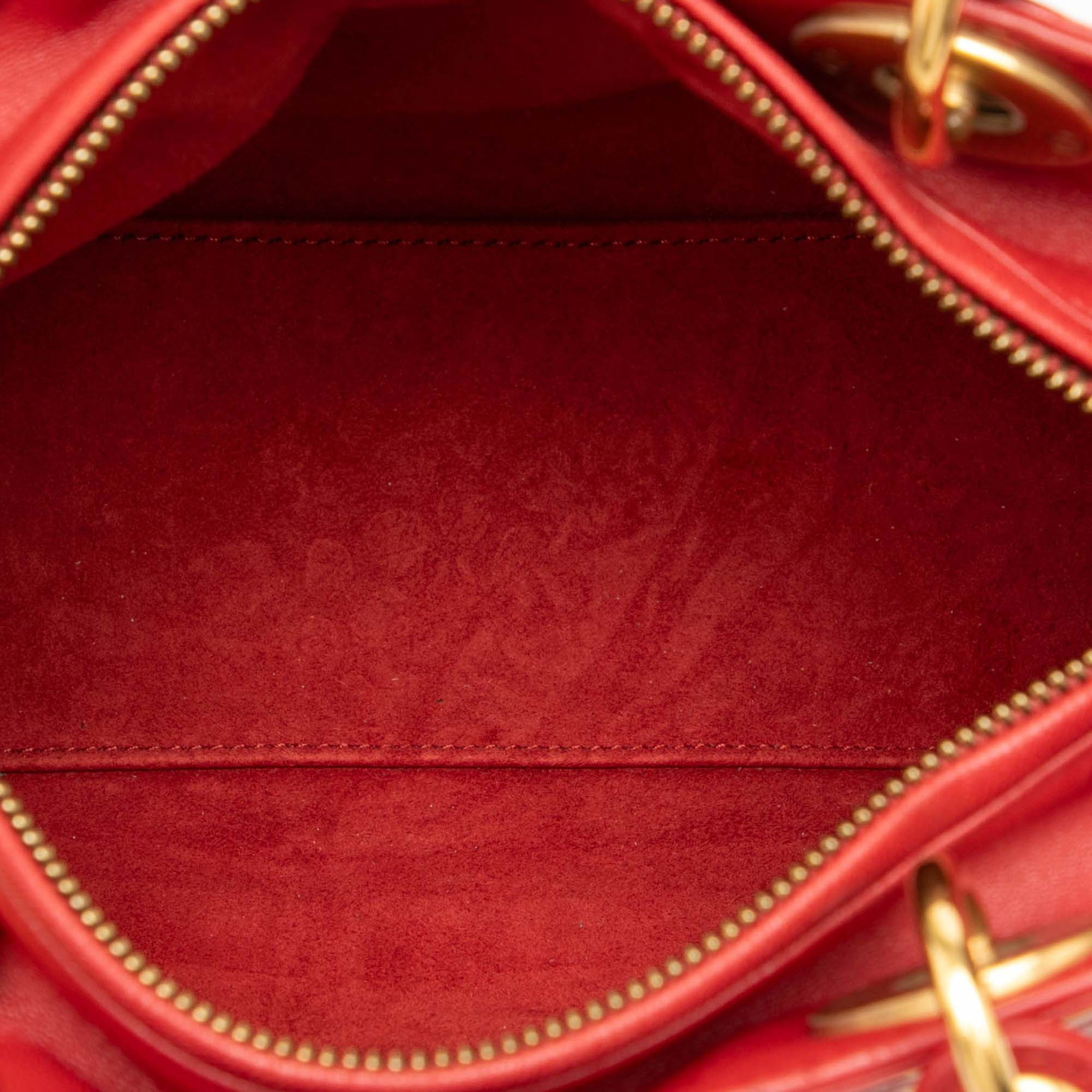 Dior Medium Lambskin Cannage Studded Supple Lady Dior, från Luxclusif, i färgen dark red. Klicka för att öppna bilden i stort format