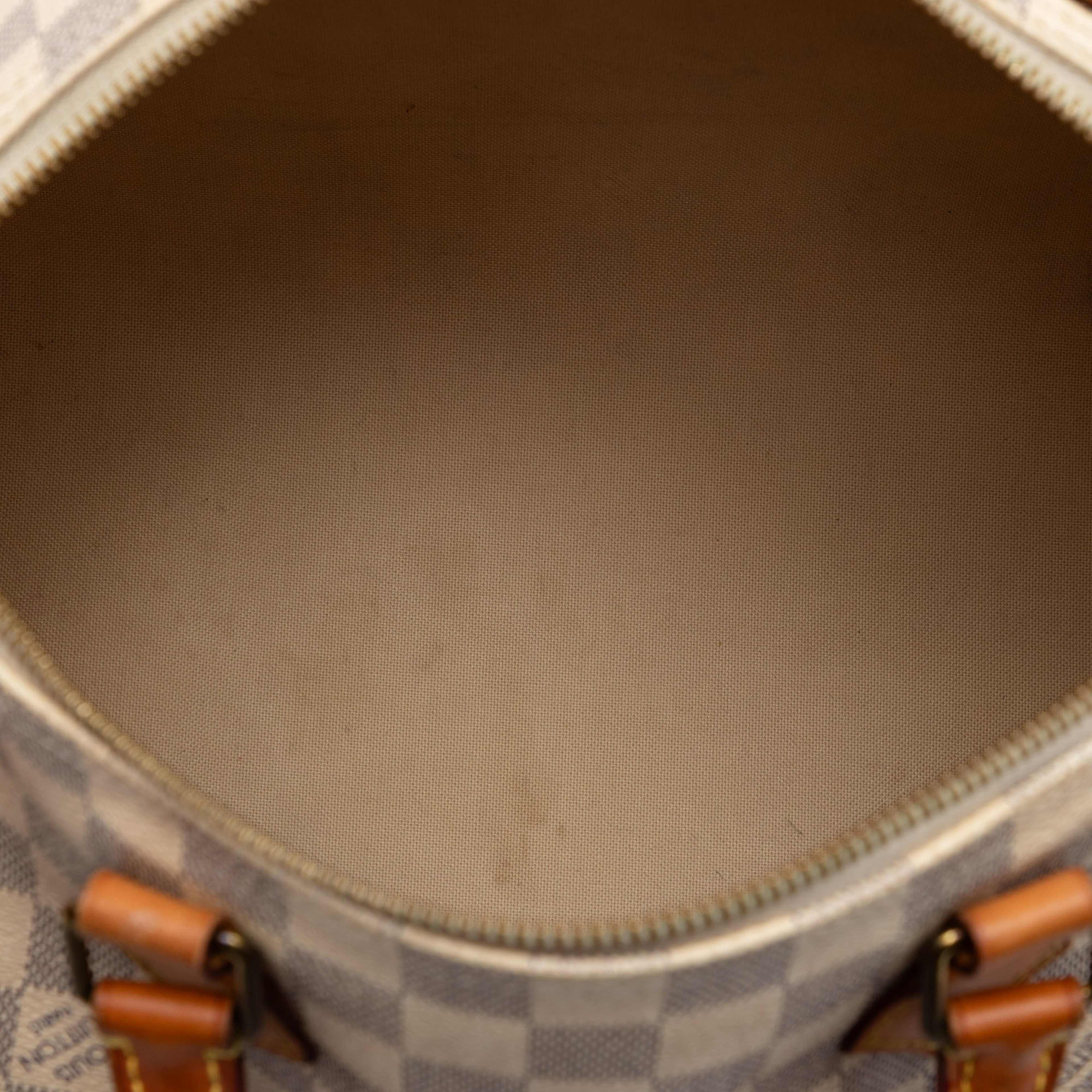 Louis Vuitton Damier Azur Speedy 30, från Luxclusif, i färgen white. Klicka för att öppna bilden i stort format