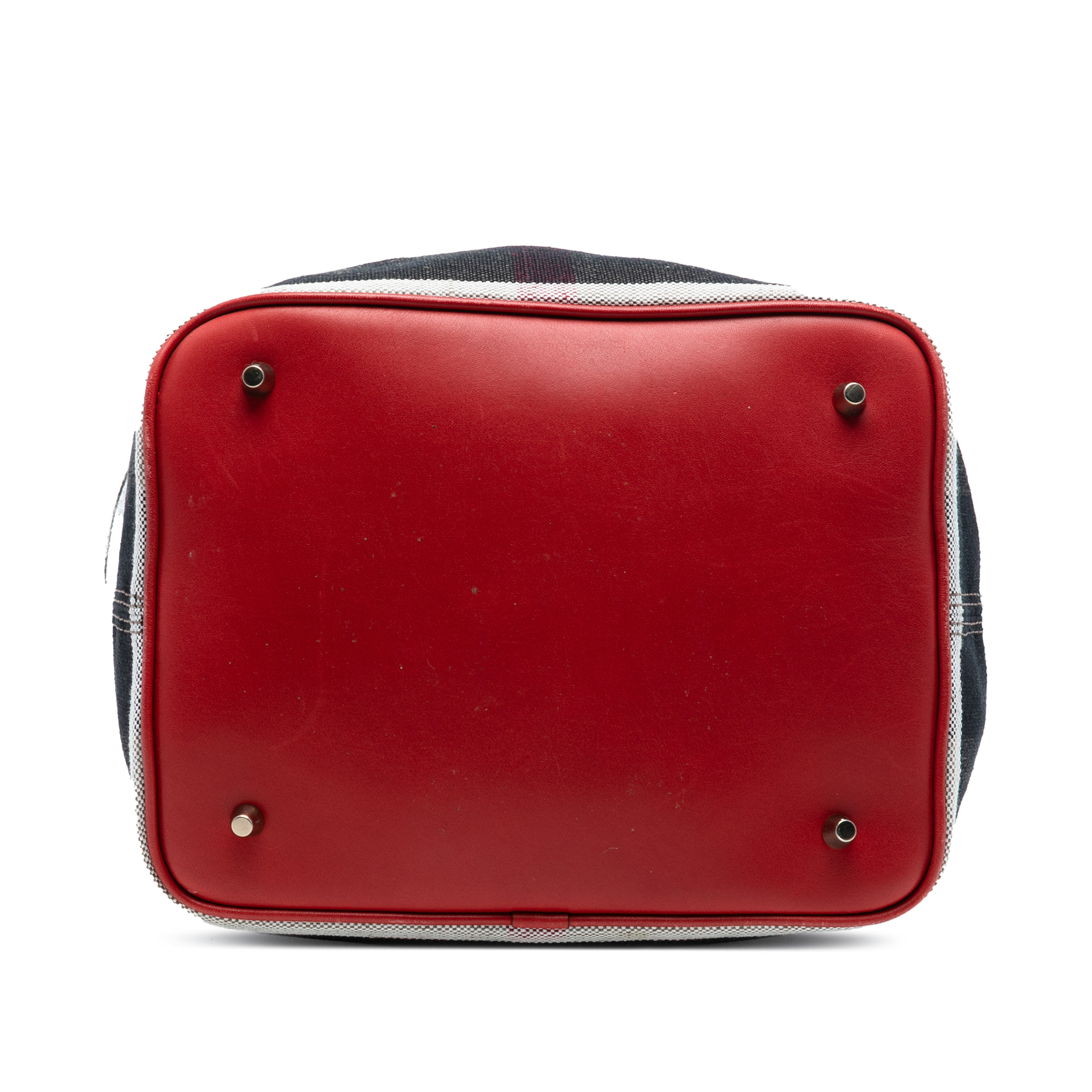 Burberry Medium Mega Check Canvas Ashby Bucket Bag, från Luxclusif, i färgen light brown. Klicka för att öppna bilden i stort format