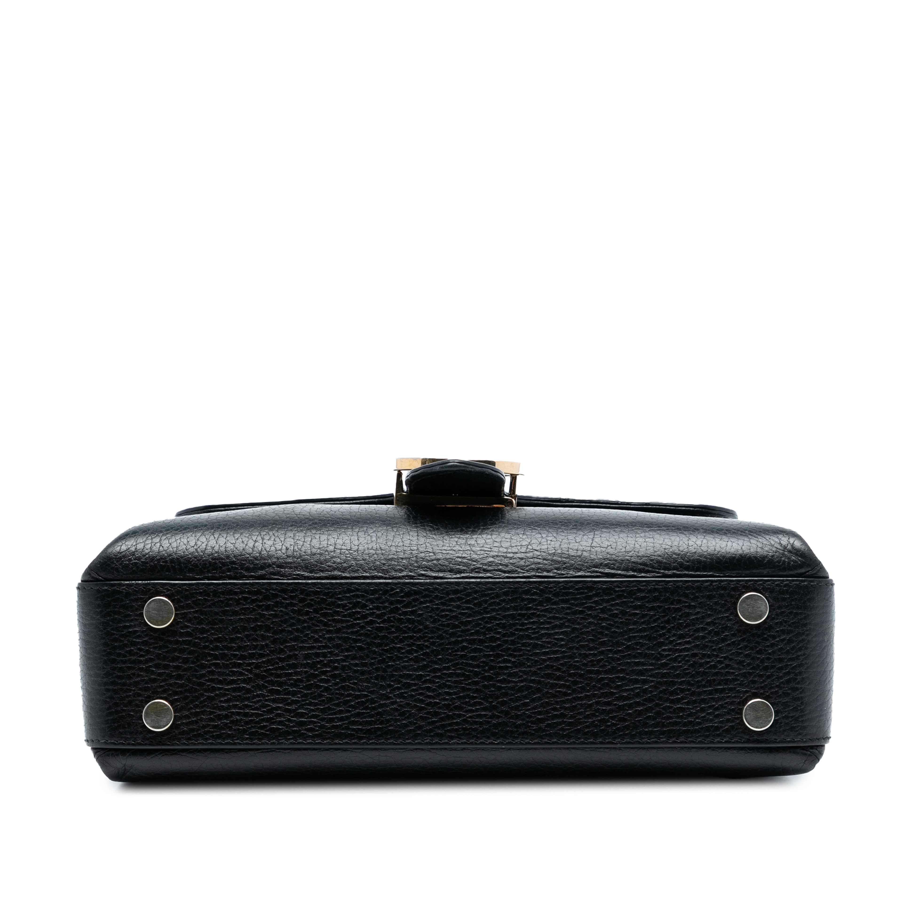 Gucci Small Dollar Calf Interlocking G Satchel, från Luxclusif, i färgen black. Klicka för att öppna bilden i stort format