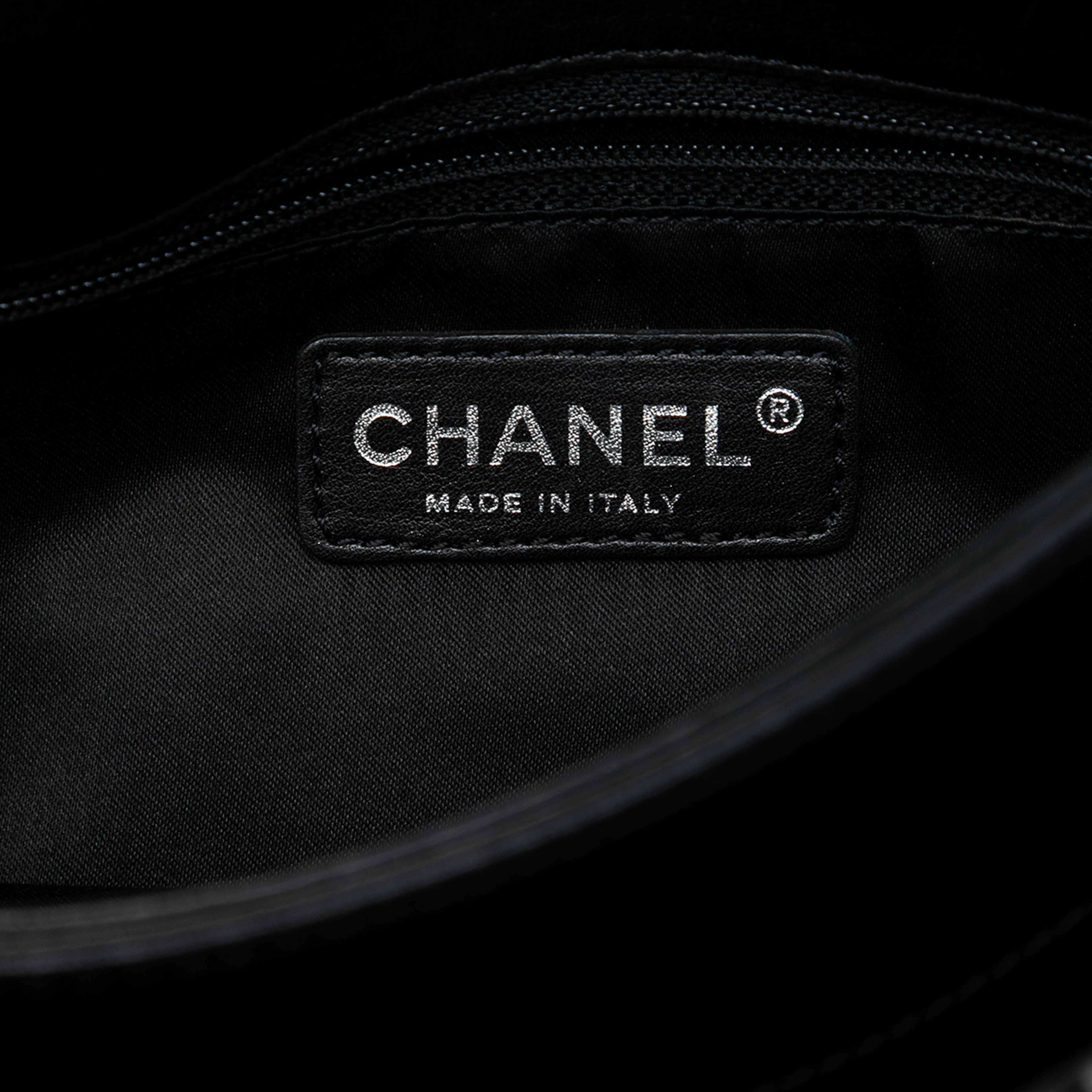 Chanel Large Tweed And Sequin Icons 3 Accordion Flap, från Luxclusif, i färgen black. Klicka för att öppna bilden i stort format