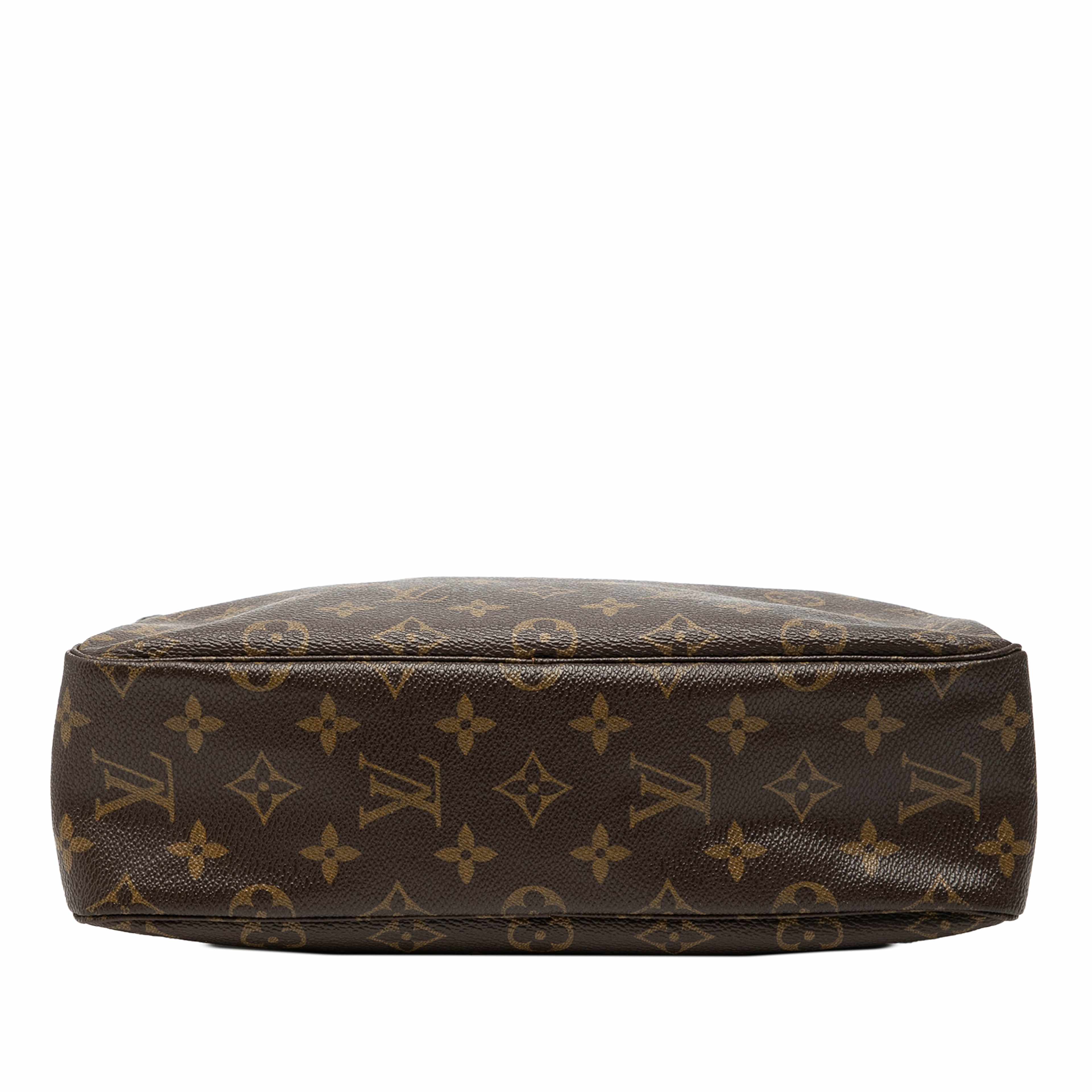 Louis Vuitton Monogram Trousse Toilette 28, från Luxclusif, i färgen brown. Klicka för att öppna bilden i stort format