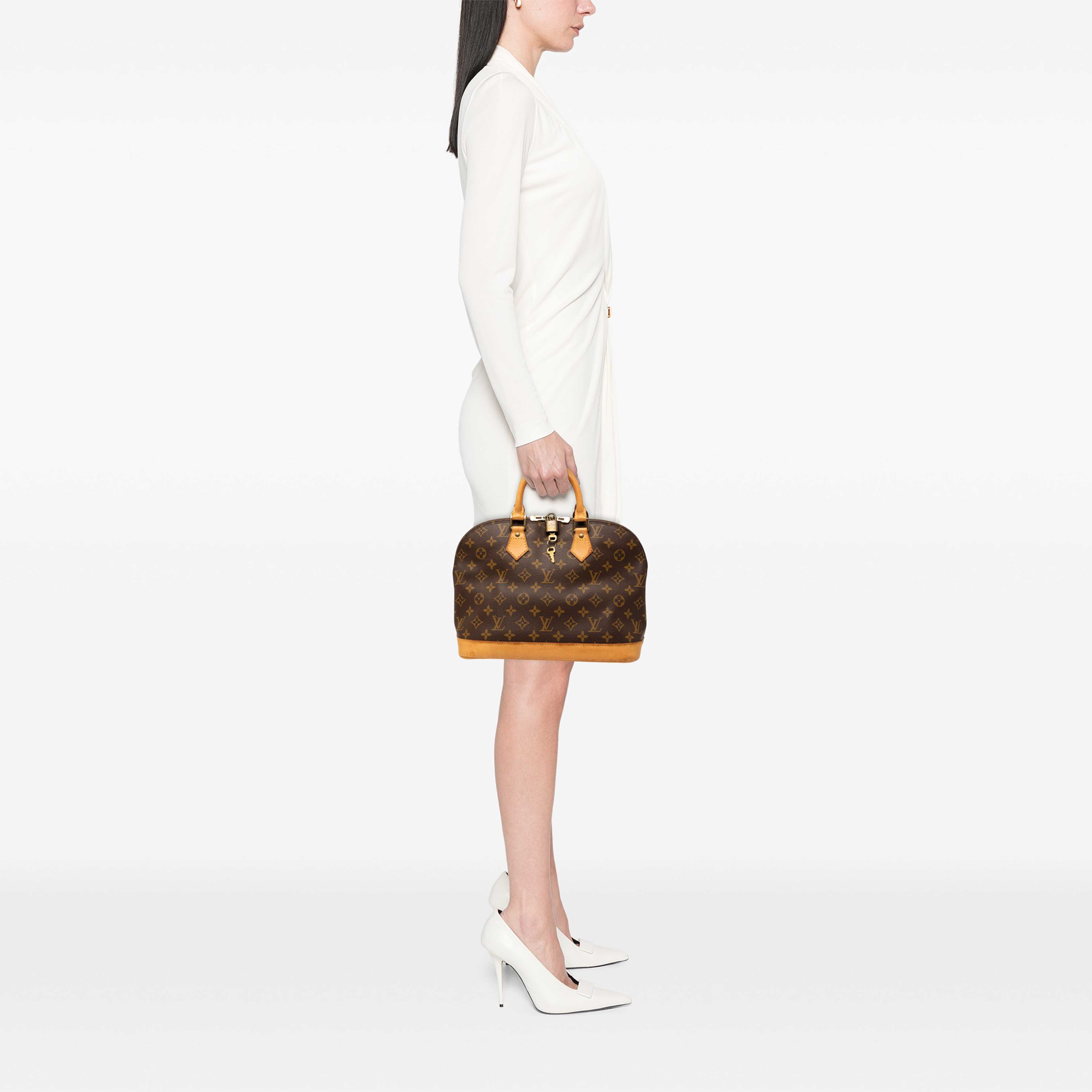 Louis Vuitton Monogram Alma Pm, från Luxclusif, i färgen brun. Klicka för att öppna bilden i stort format