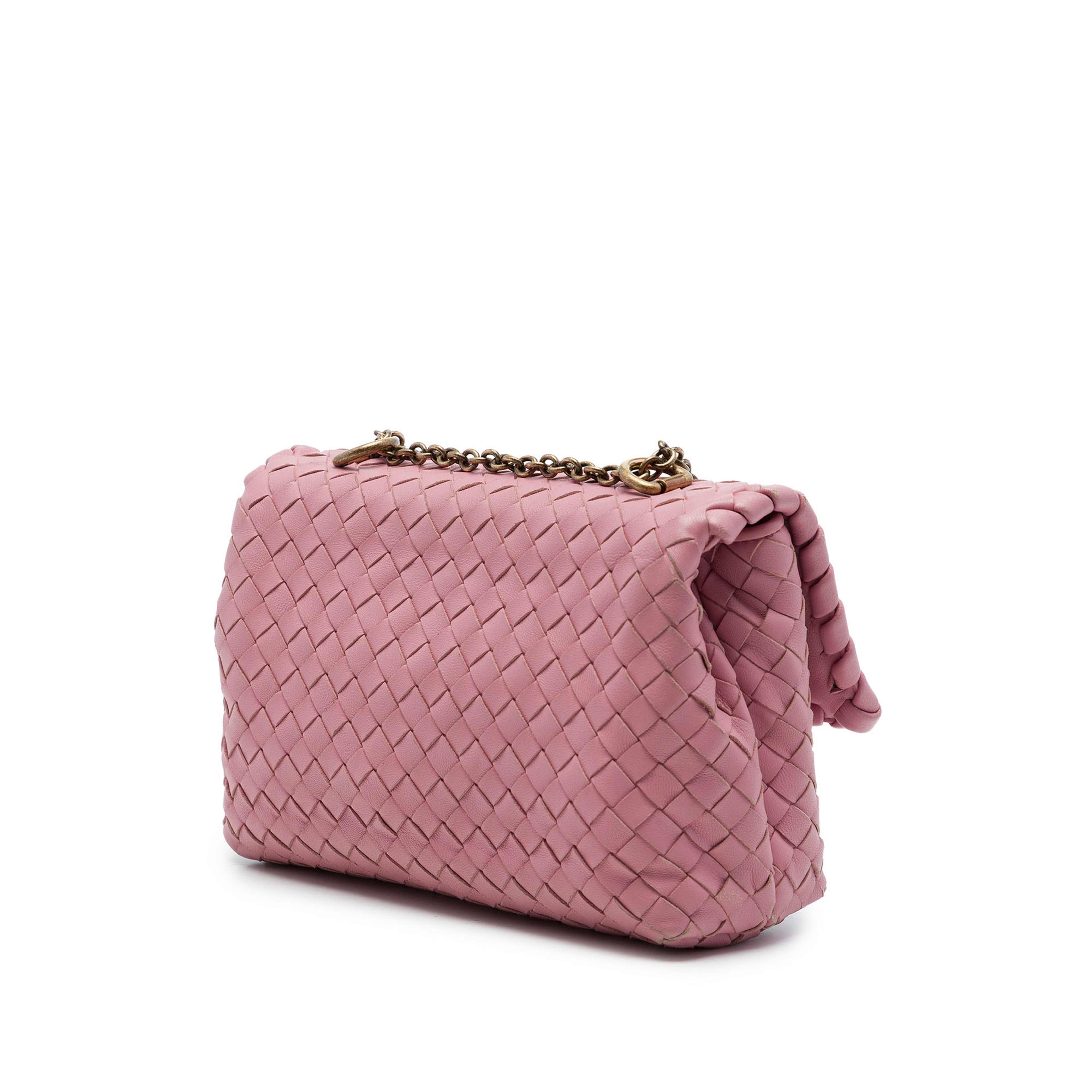 Bottega Veneta Small Nappa Intrecciato Olimpia Shoulder Bag, från Luxclusif, i färgen rosa. Klicka för att öppna bilden i stort format