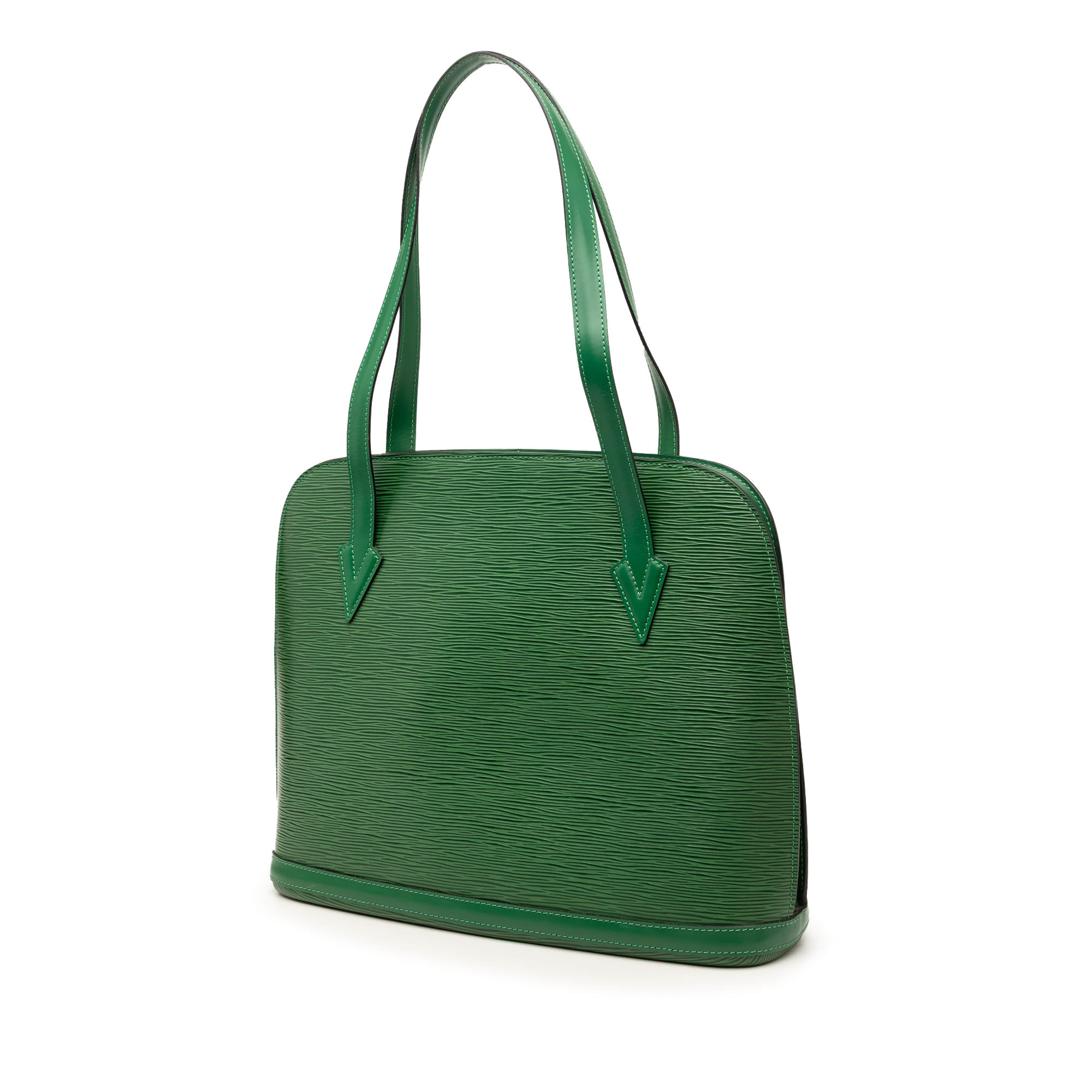 Louis Vuitton Epi Lussac, från Luxclusif, i färgen green. Klicka för att öppna bilden i stort format