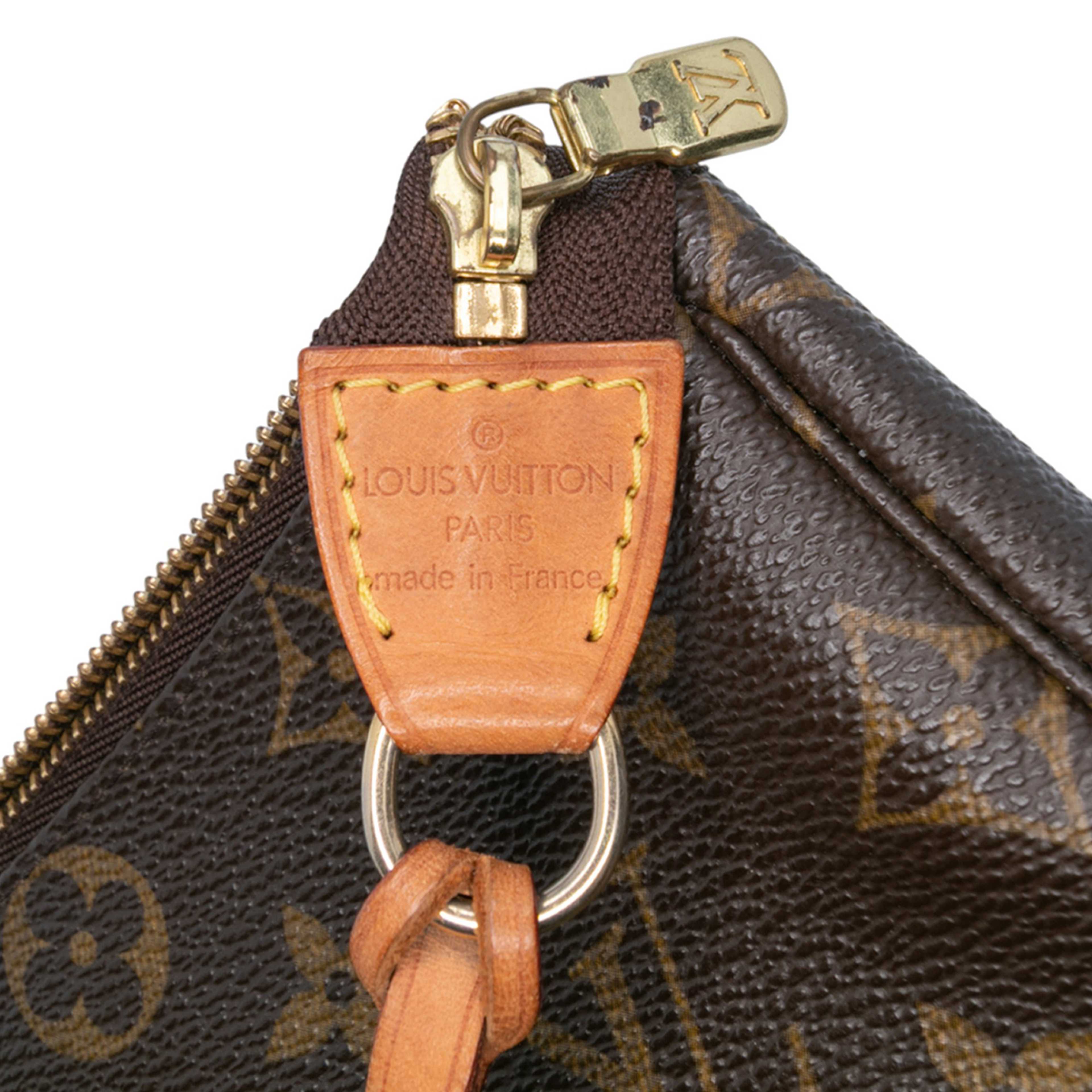 Louis Vuitton Monogram Mini Pochette Accessoires, från Luxclusif, i färgen brown. Klicka för att öppna bilden i stort format