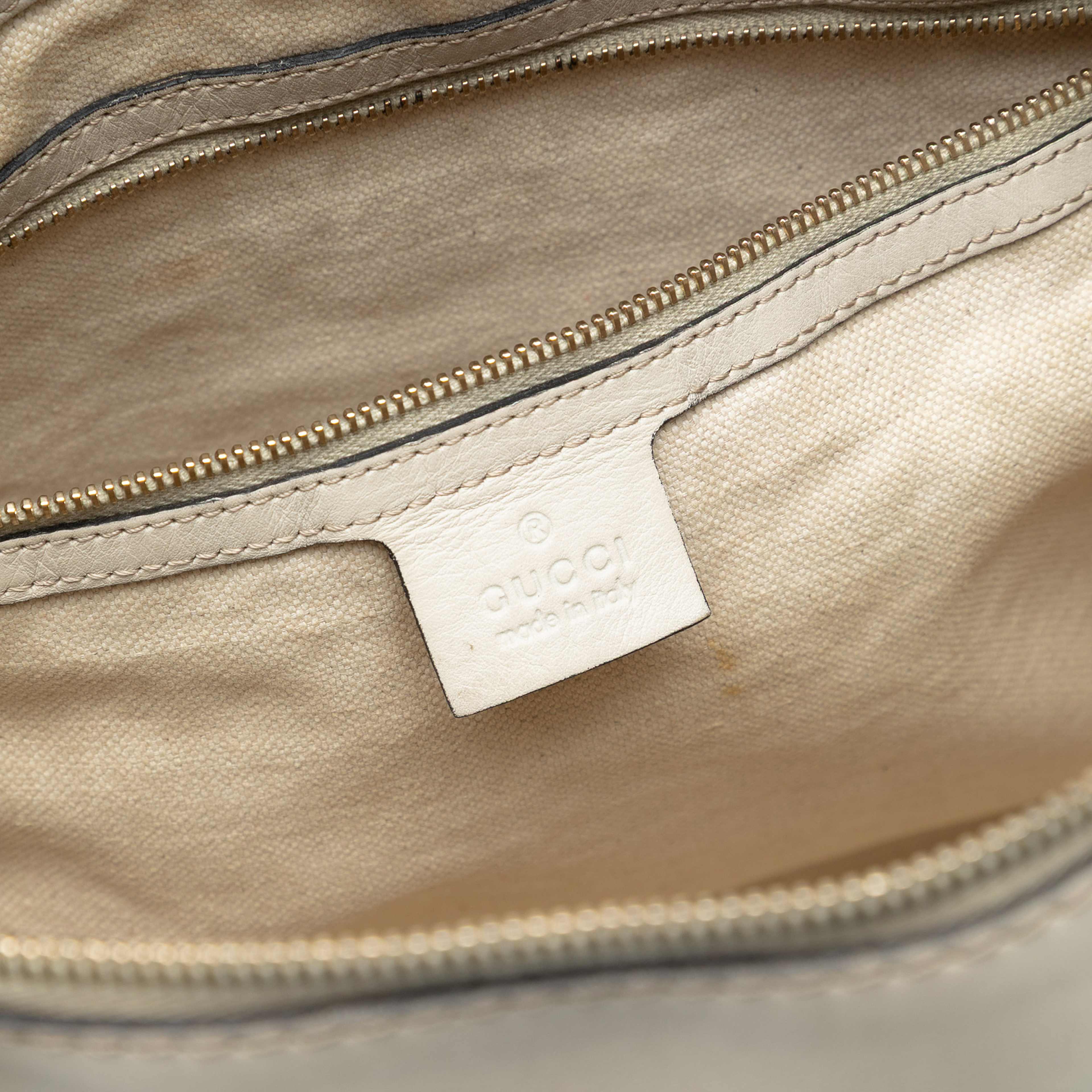 Gucci Guccissima Mayfair Satchel, från Luxclusif, i färgen off white. Klicka för att öppna bilden i stort format