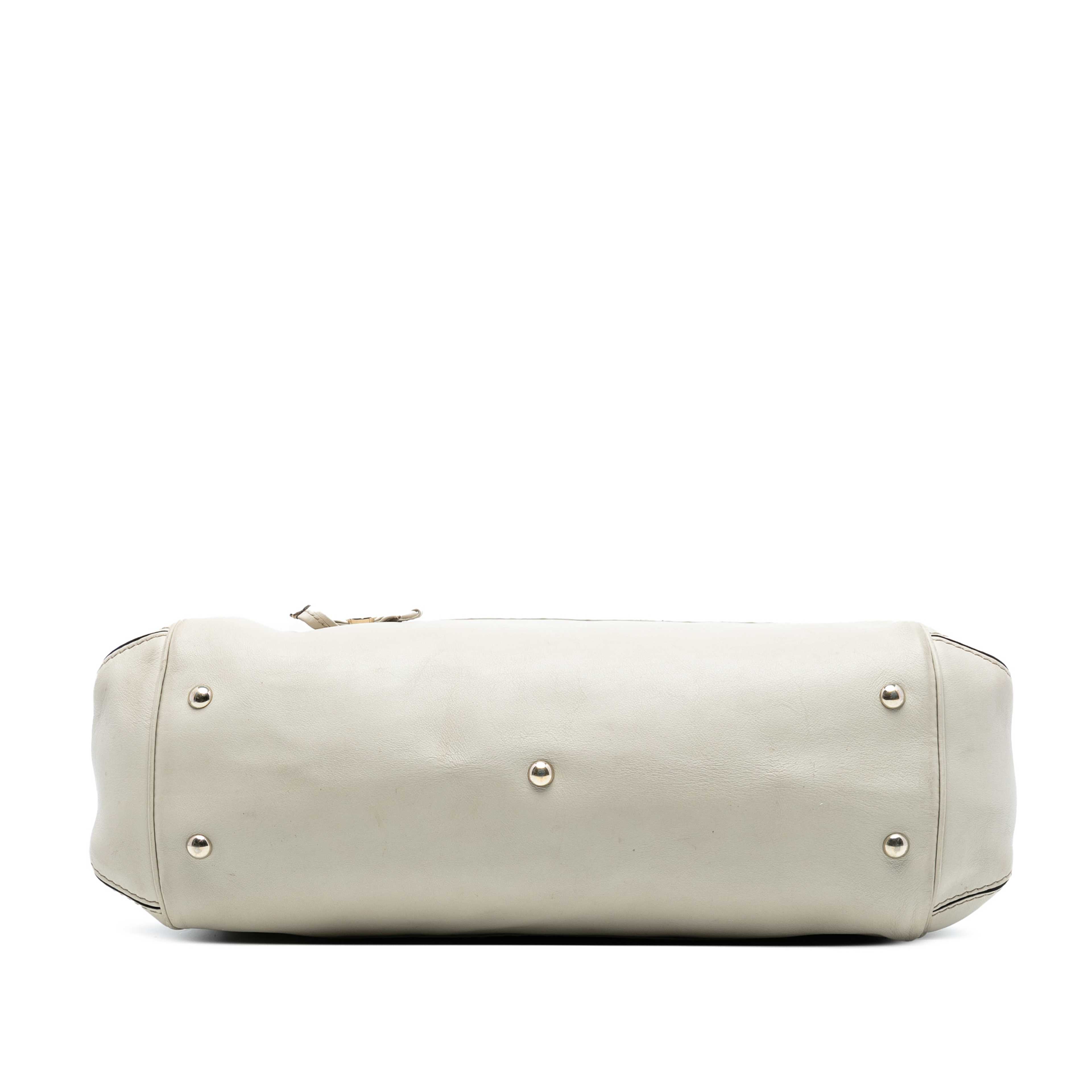Gucci Guccissima Mayfair Satchel, från Luxclusif, i färgen vit. Klicka för att öppna bilden i stort format