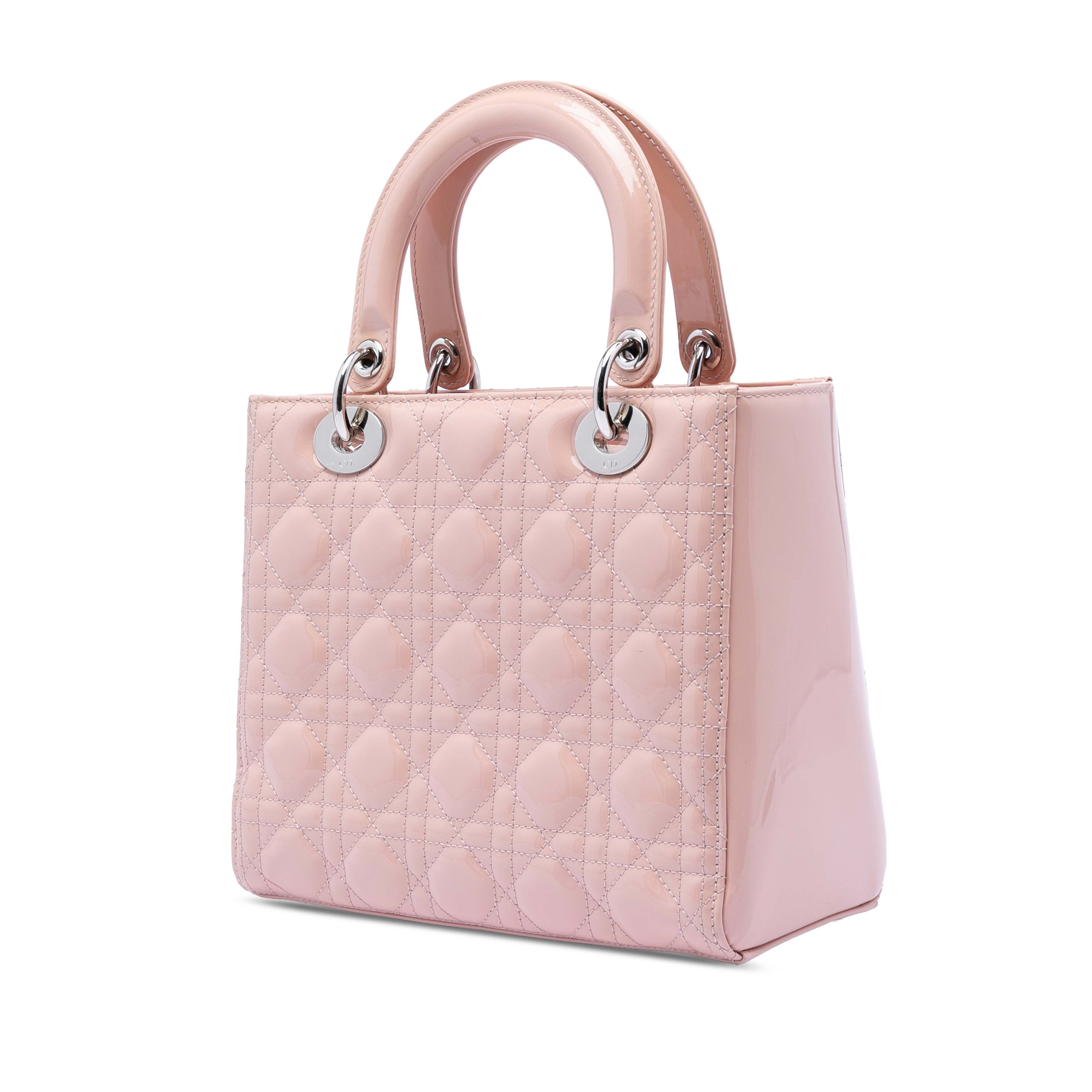 Dior Medium Patent Cannage Lady Dior, från Luxclusif, i färgen light pink. Klicka för att öppna bilden i stort format