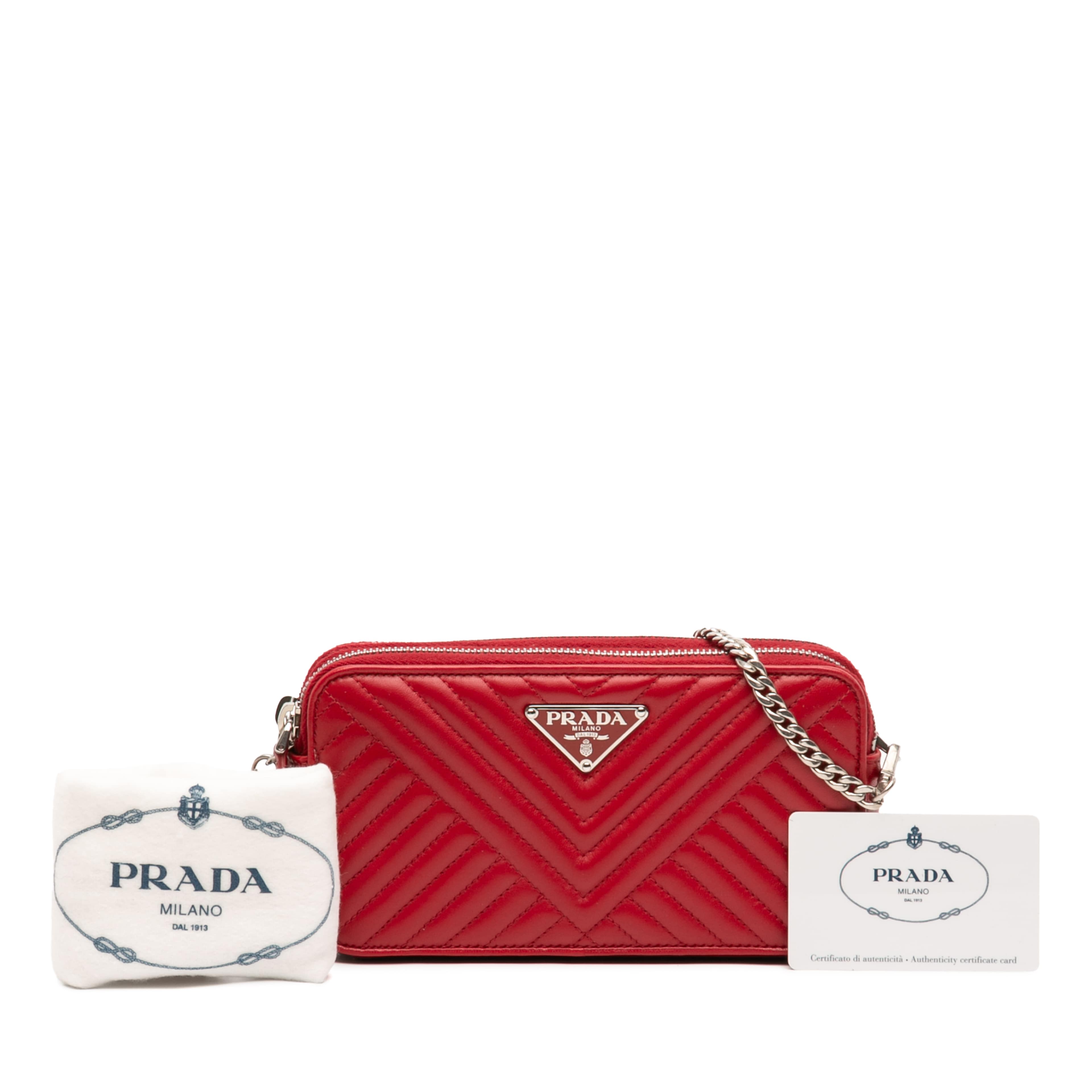 Prada Mini Soft Calf Impunture Diagramme Double Zip Bag, från Luxclusif, i färgen röd. Klicka för att öppna bilden i stort format