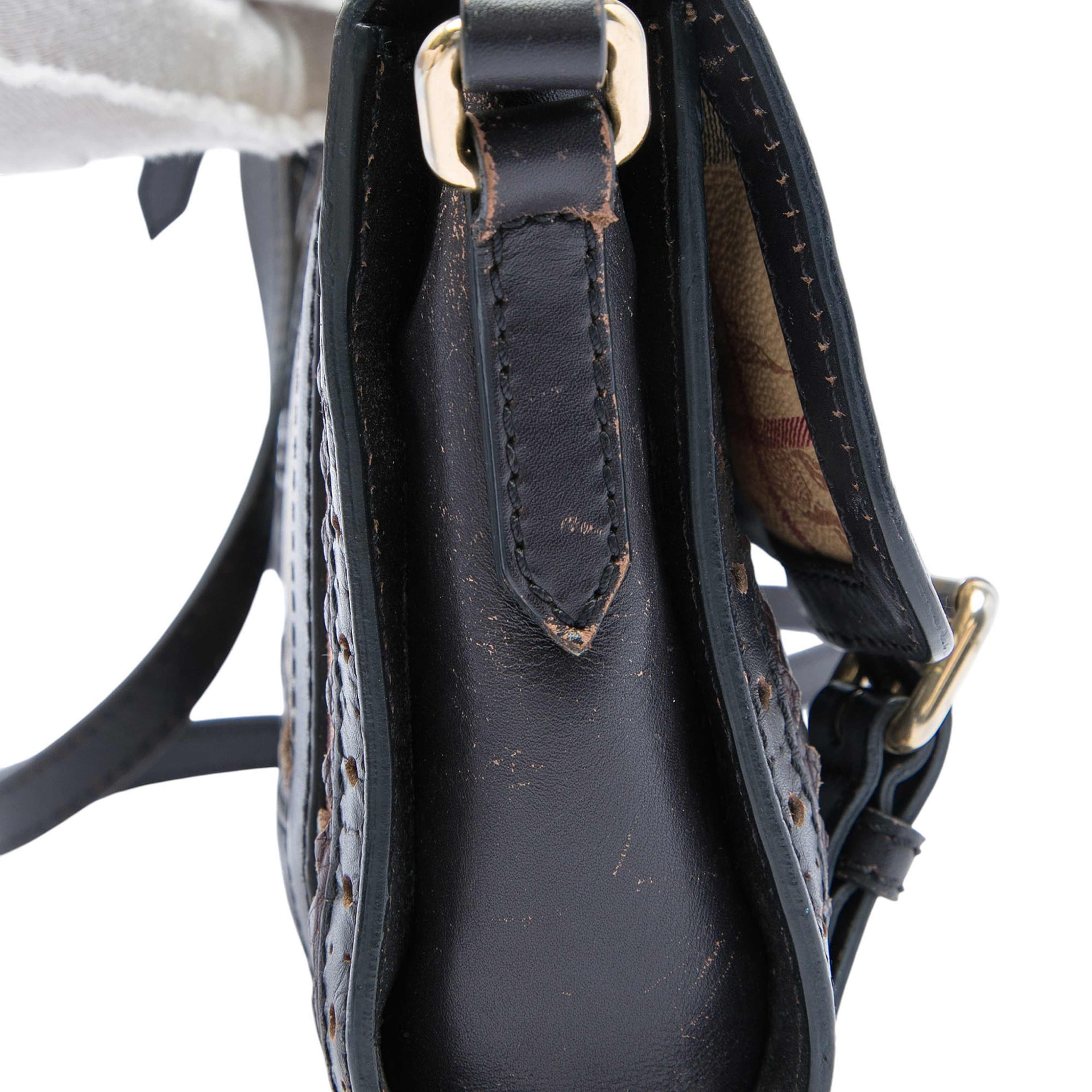 Burberry Haymarket Check Coated Canvas Brogues Doyle Crossbody, från Luxclusif, i färgen beige. Klicka för att öppna bilden i stort format