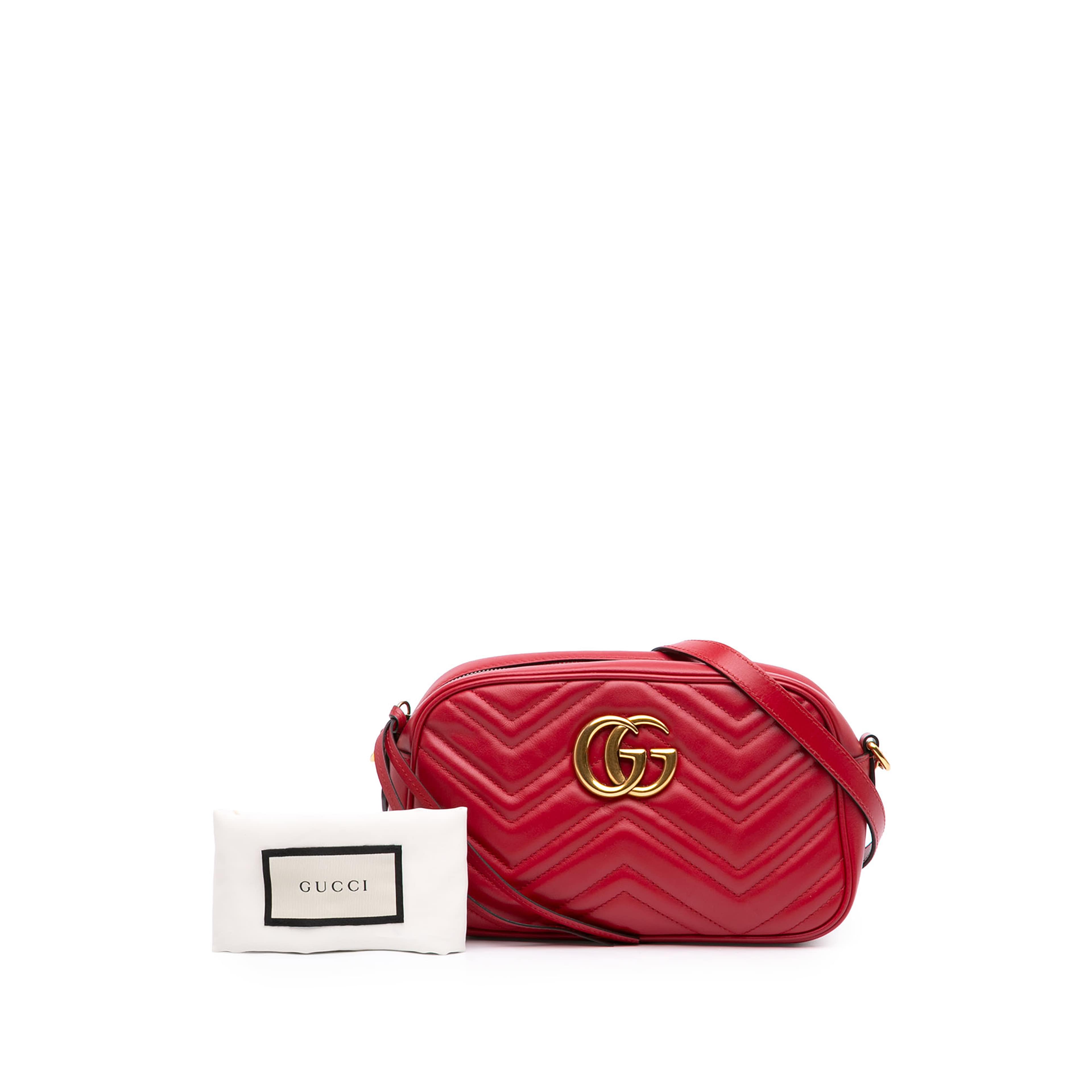 Gucci Small Gg Marmont Matelasse Leather Crossbody, från Luxclusif, i färgen röd. Klicka för att öppna bilden i stort format