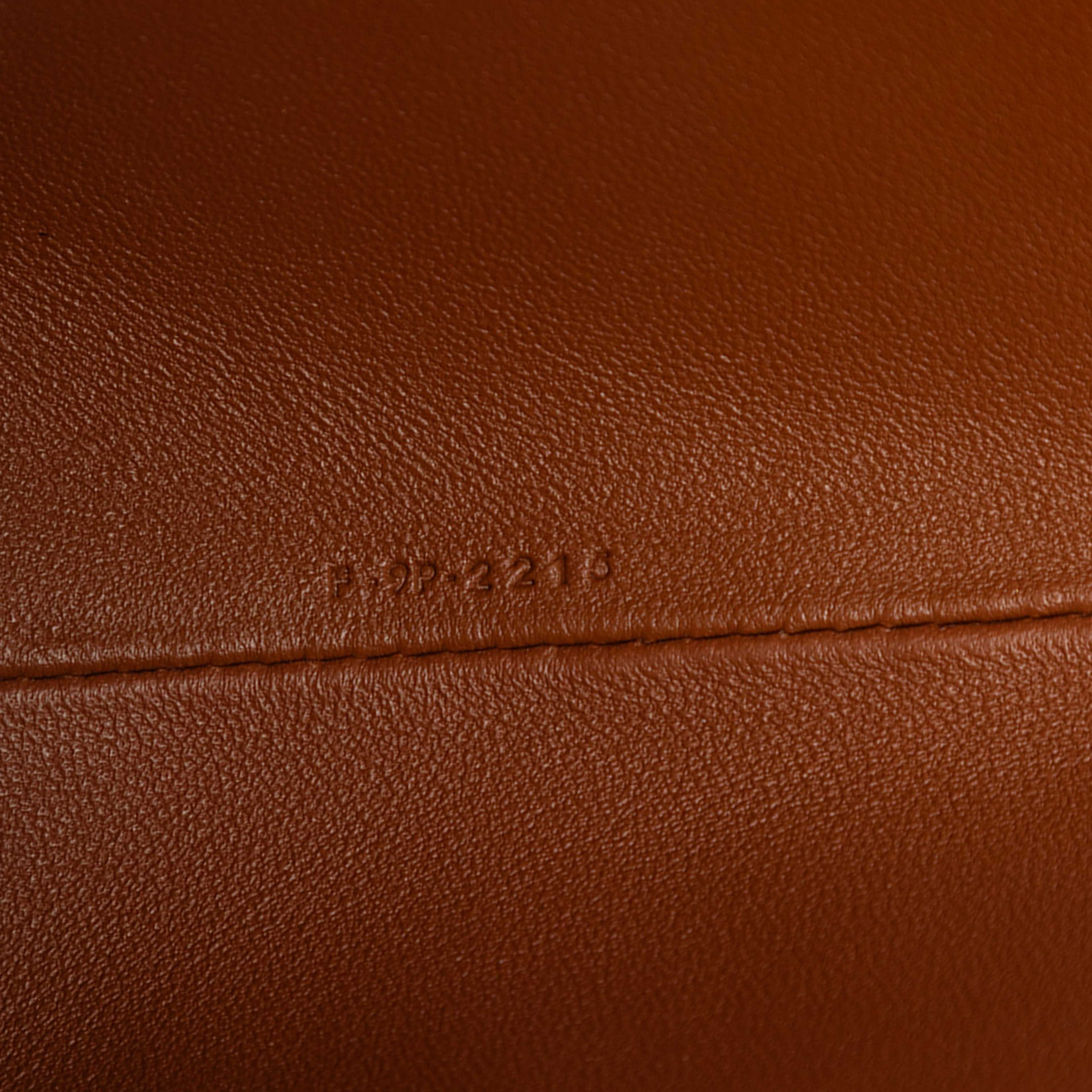 Celine Teen Triomphe Coated Canvas Coeur Satchel, från Luxclusif, i färgen dark brown. Klicka för att öppna bilden i stort format