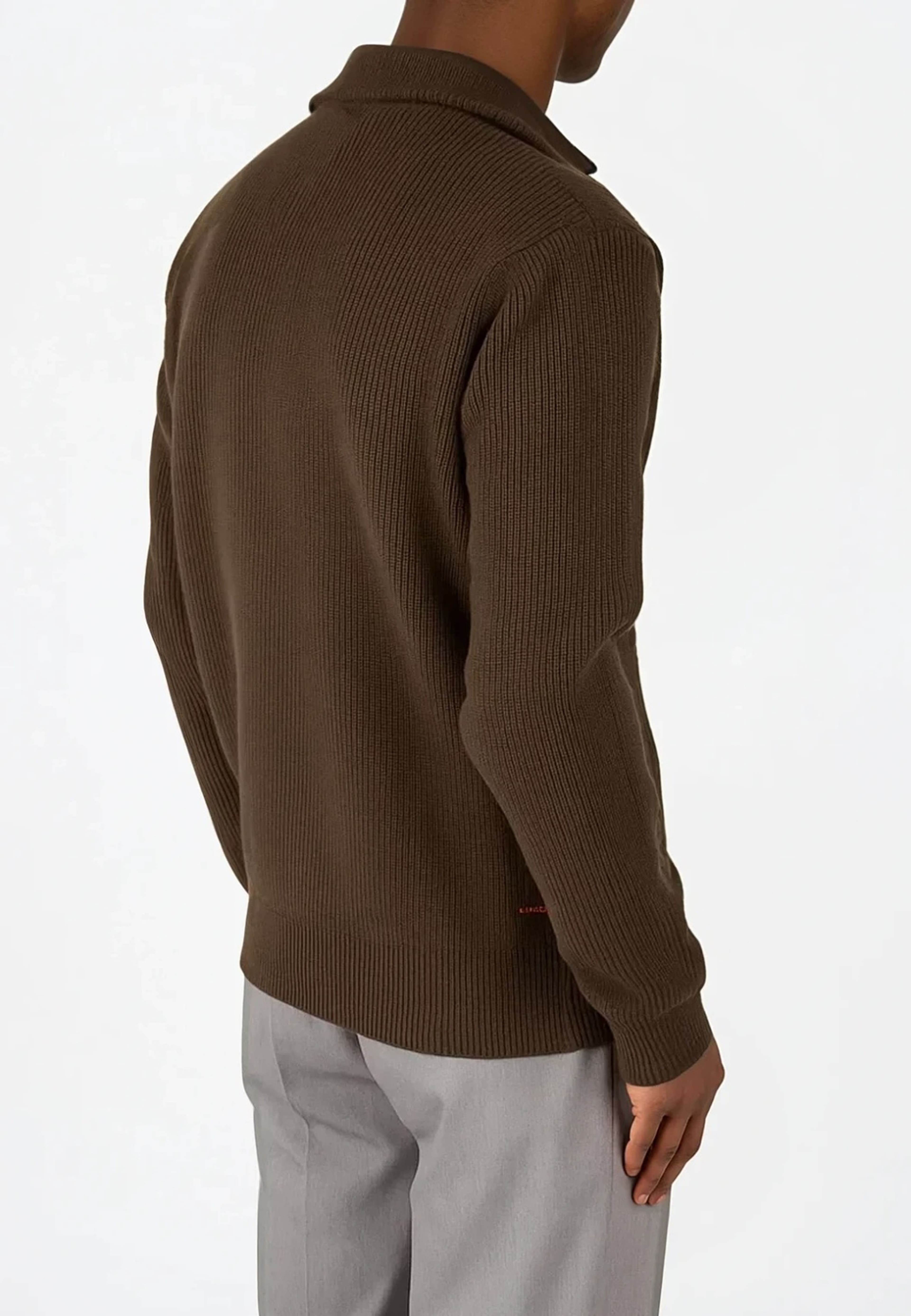 Reuben Knitted Half Zip, från Ciszere, i färgen brown. Klicka för att öppna bilden i stort format