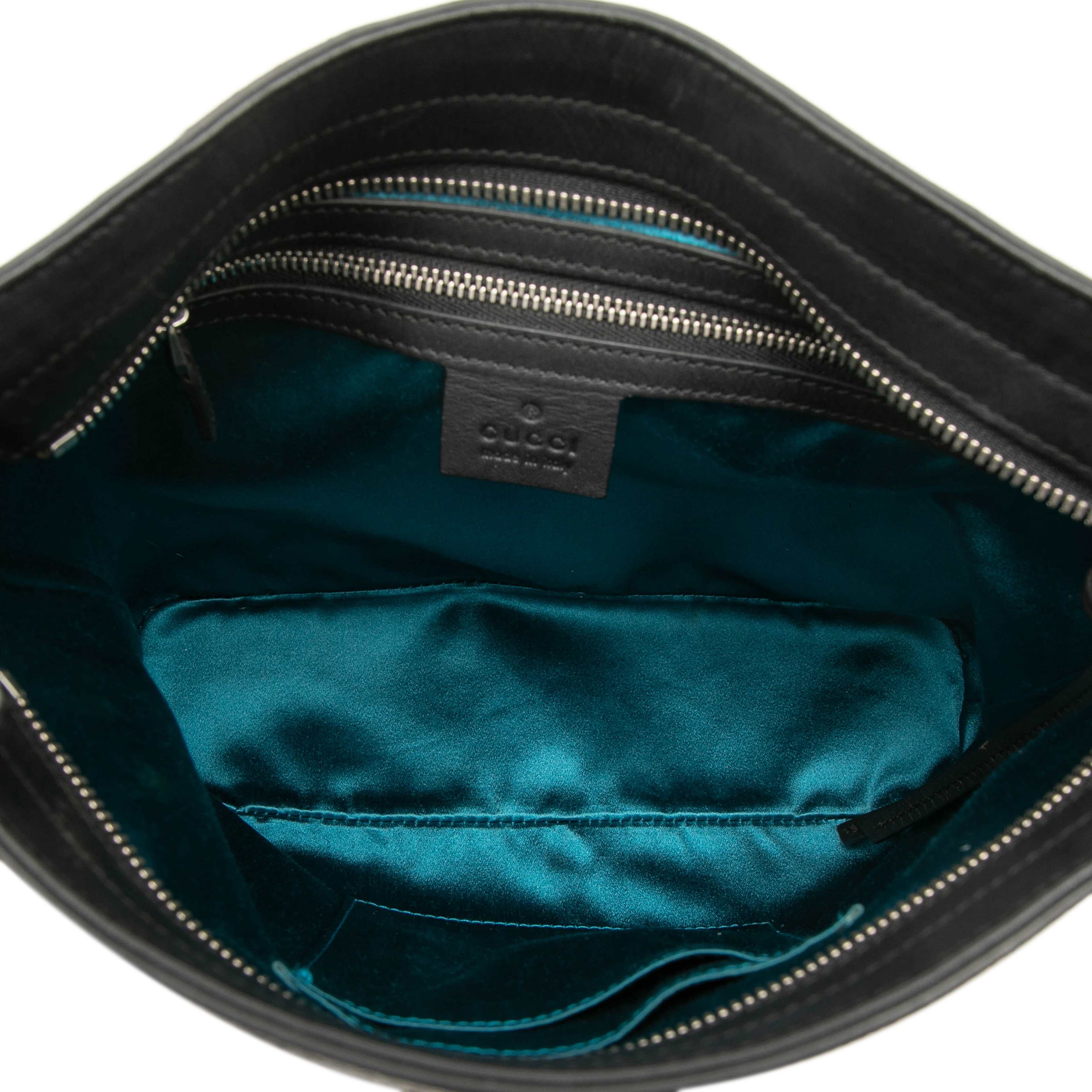 Gucci Suede Dionysus Bucket Bag, från Luxclusif, i färgen röd. Klicka för att öppna bilden i stort format