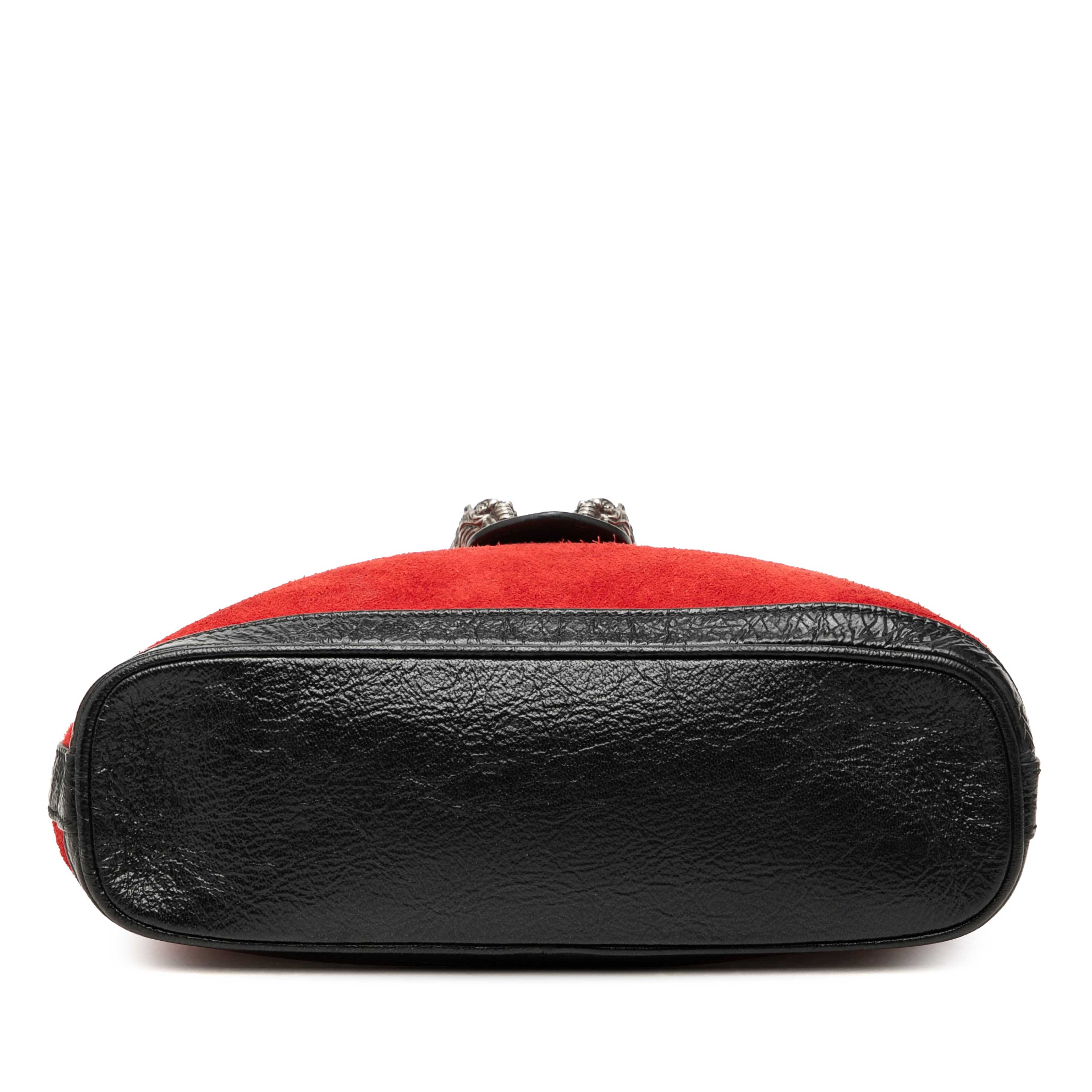 Gucci Suede Dionysus Bucket Bag, från Luxclusif, i färgen röd. Klicka för att öppna bilden i stort format