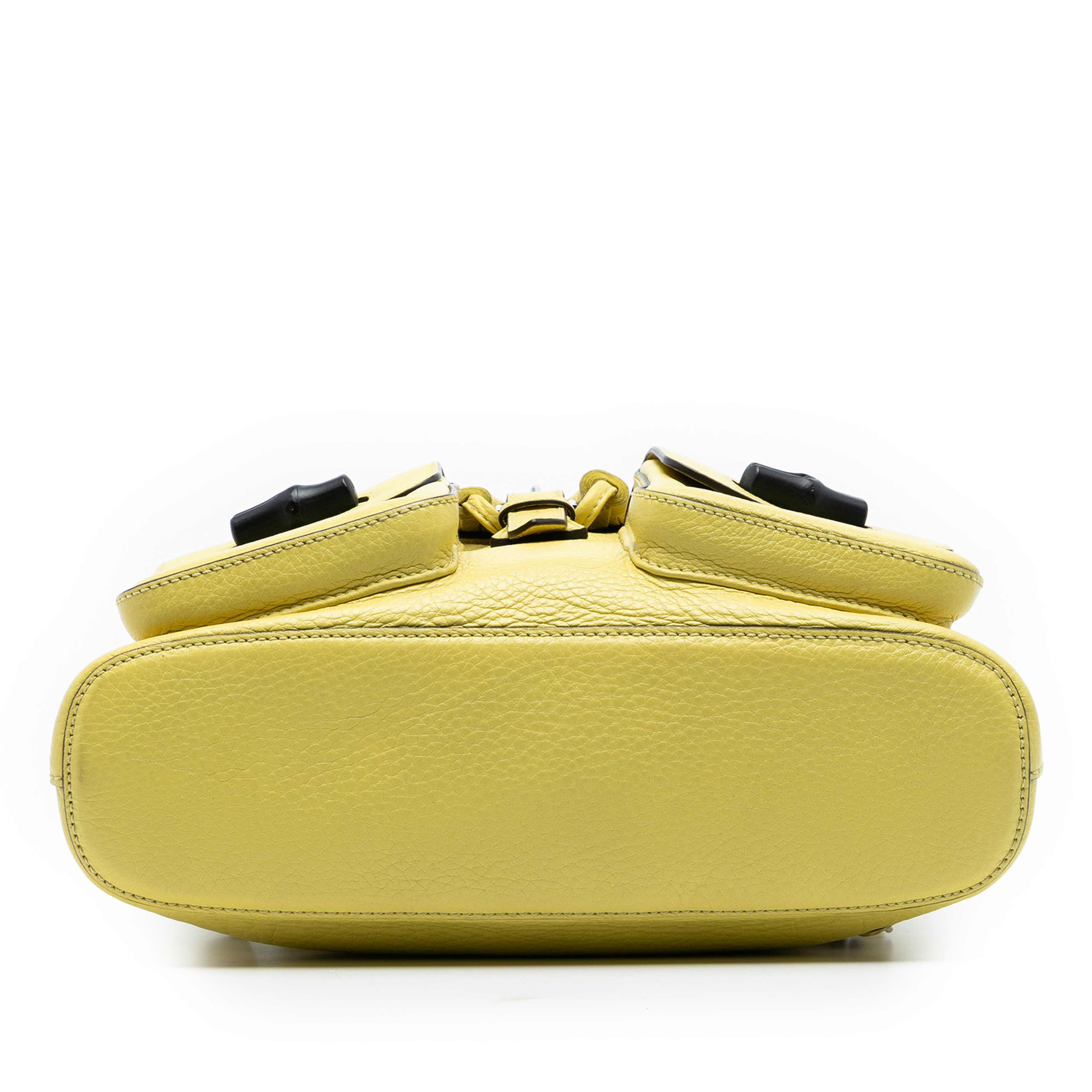 Gucci Leather Bamboo Tassel Backpack, från Luxclusif, i färgen yellow. Klicka för att öppna bilden i stort format